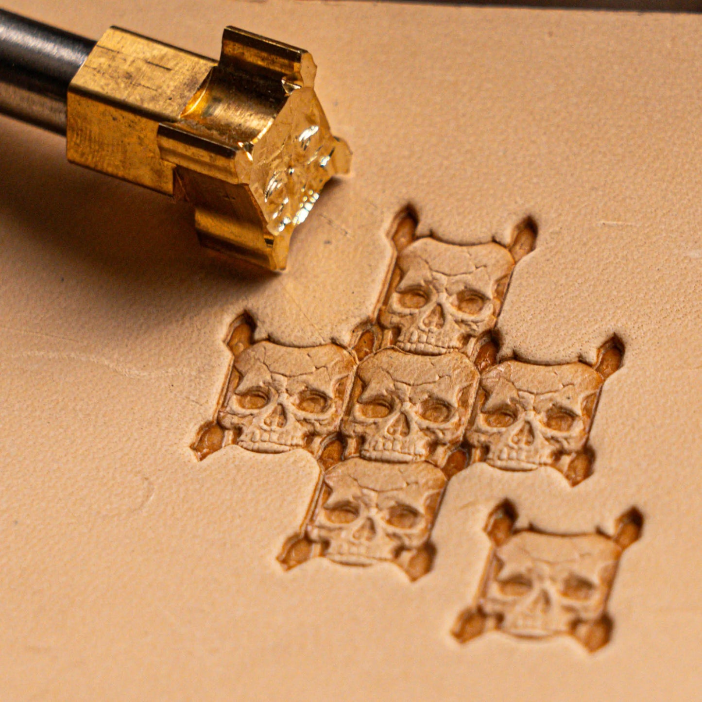 LT555 Skull Leather Stamping Tool–Crossbones Skull 12x16mm (7/15" x 5/8")