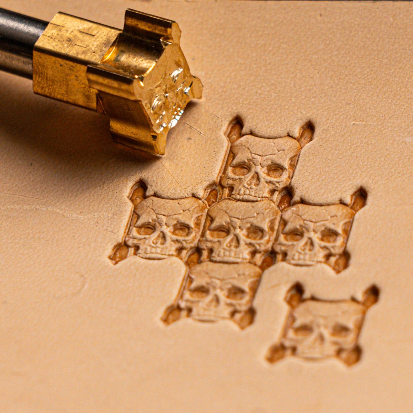 LT555 Skull Leather Stamping Tool–Crossbones Skull 12x16mm (7/15" x 5/8")