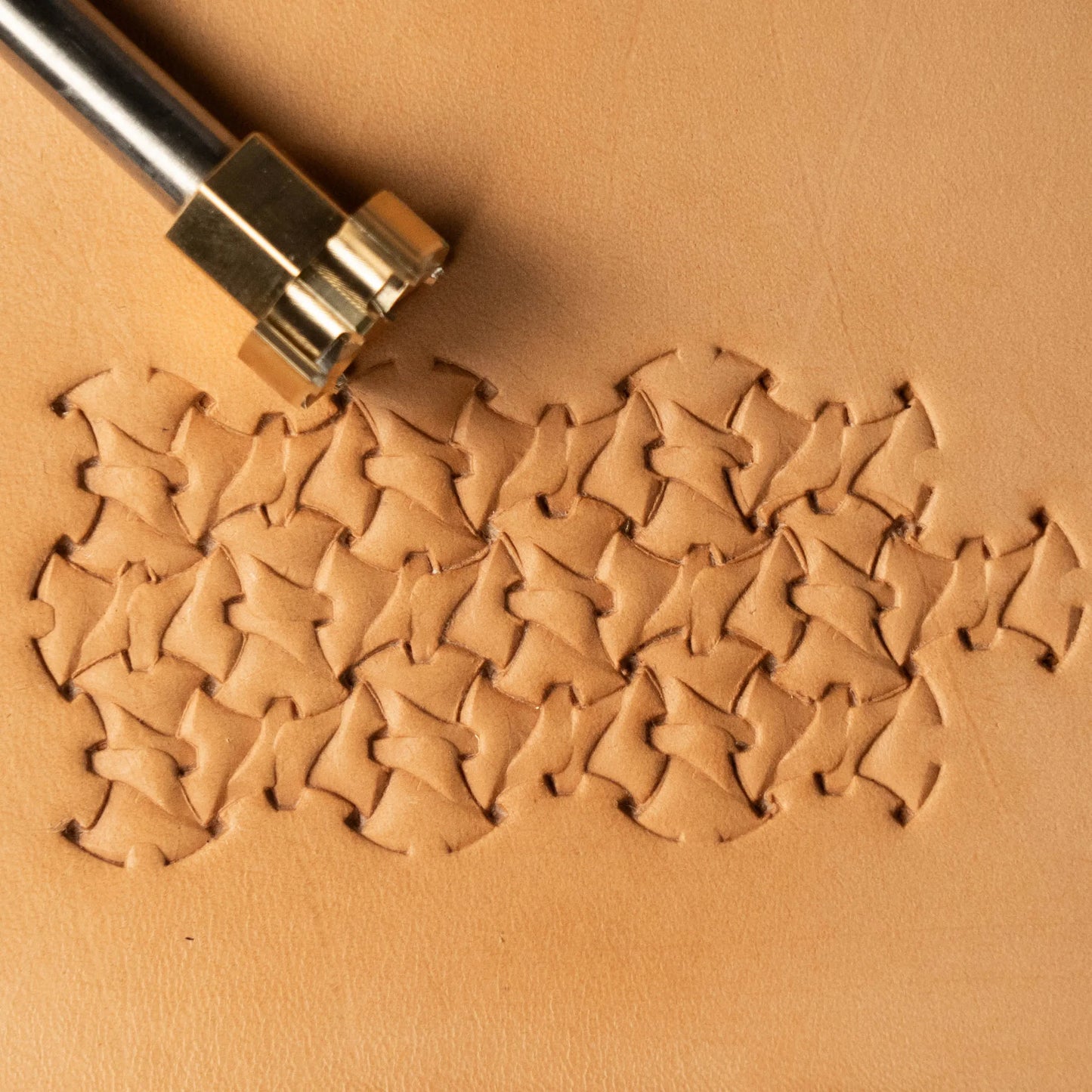 LT240 Geometric Leather Stamping Tool–Interlocking Shapes Geometric 13x17mm (1/2" x 2/3")