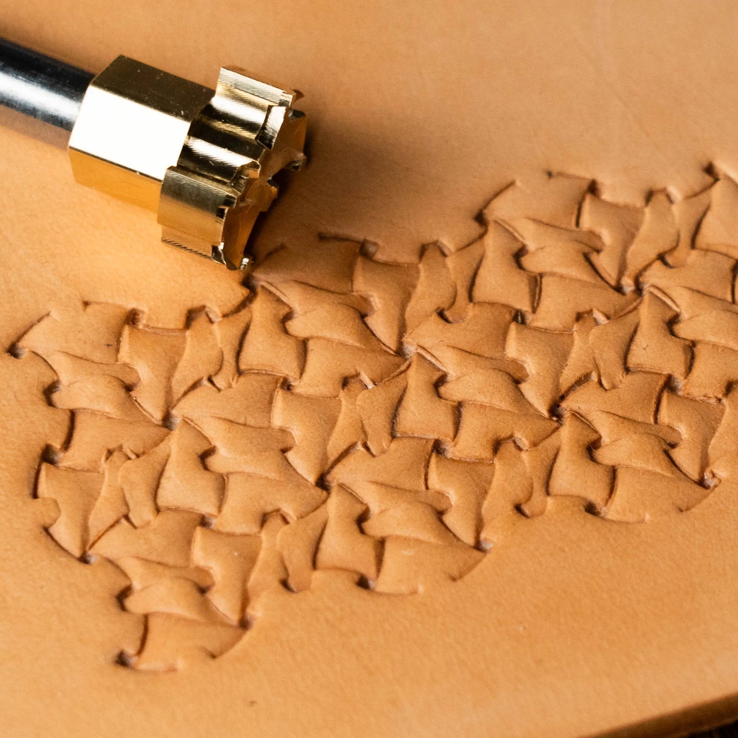 LT240 Geometric Leather Stamping Tool–Interlocking Shapes Geometric 13x17mm (1/2" x 2/3")