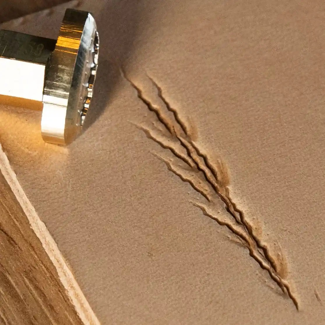 LT758 Paw Leather Stamping Tool–Claw Marks Paw 17x17mm (2/3" x 2/3")