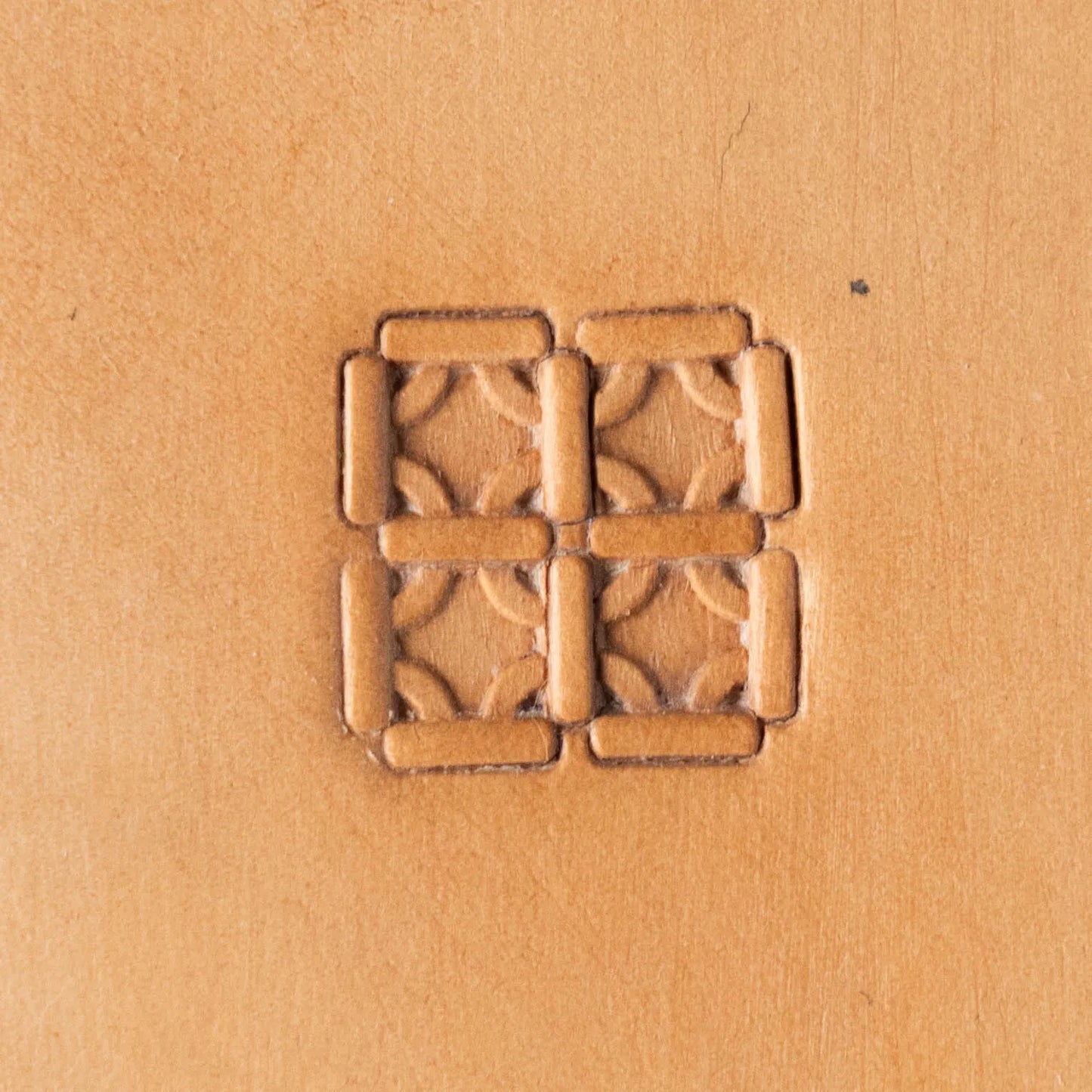 LT252 Geometric Leather Stamping Tool–Interlocking Squares Geometric 10x10mm (2/5" x 2/5")