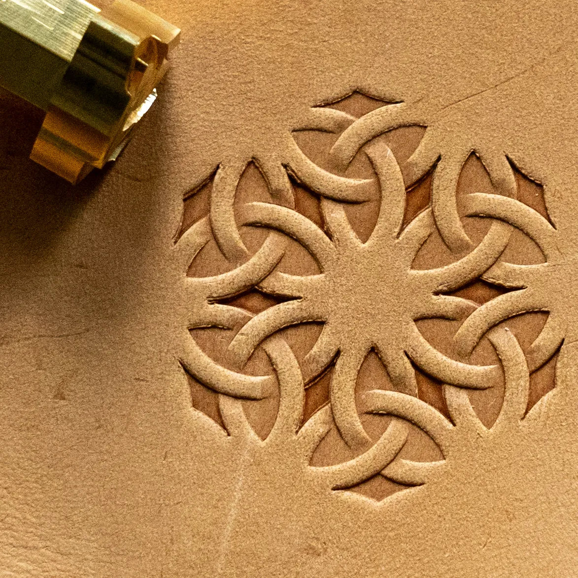 LT834 Geometric Leather Stamping Tool for Professional Crafters – Celtic Knot Geometric 18x18mm (5/7" x 5/7")