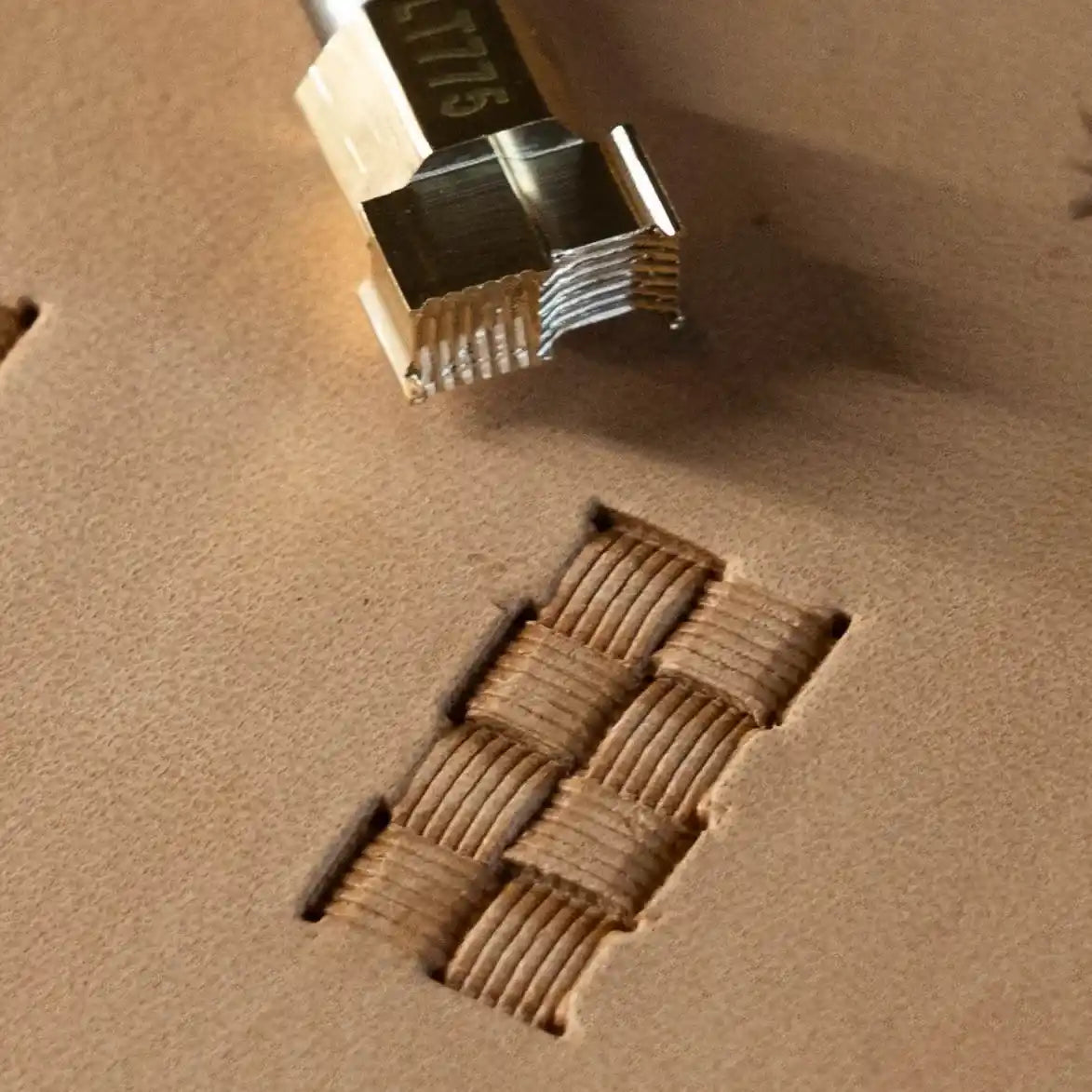 LT775 Basket Weave Leather Stamping Tool–Boxed Lines Basket Weave 14x08mm (5/9" x 5/16")
