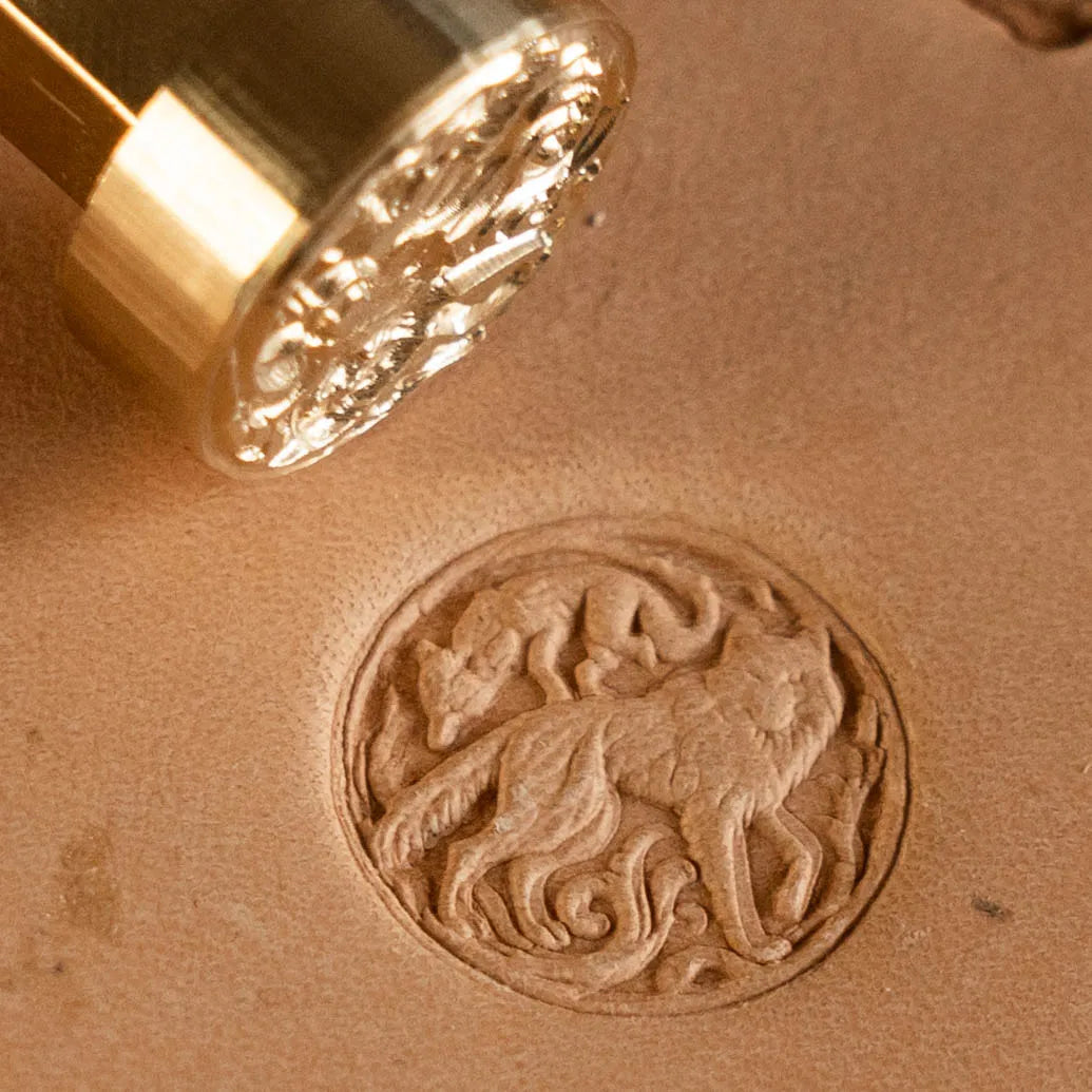 LT645 Wolf Leather Stamping Tool–Circle Wolf 19x19mm (3/4" x 3/4")