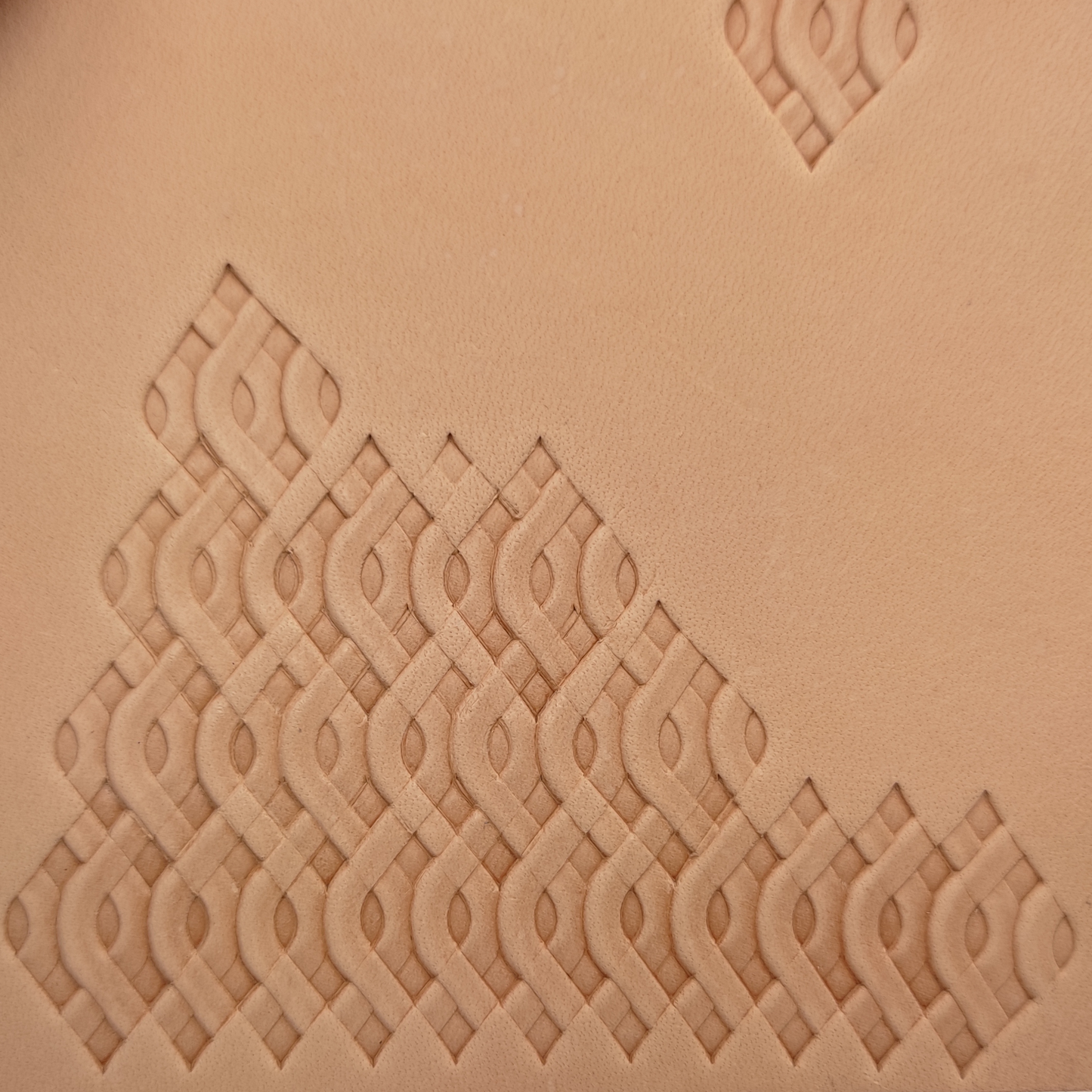 LT016 Geometric Leather Stamping Tool–Interlocking Geometric 22x15mm (7/8"x9/16")
