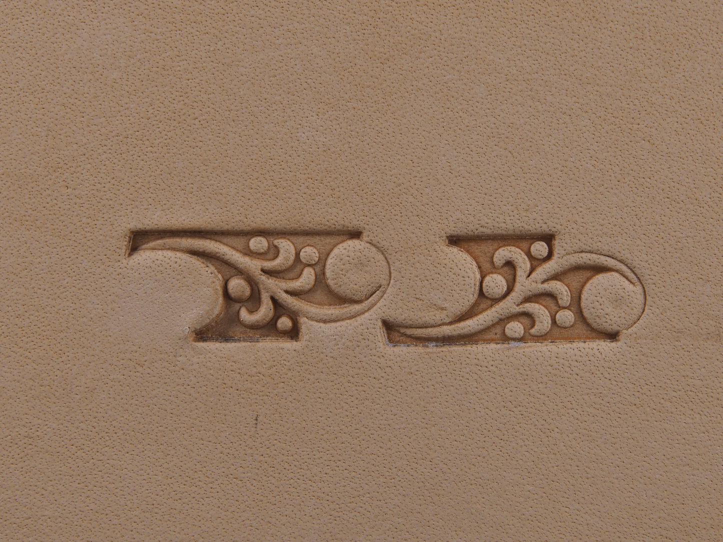 LT102A Swirl Border Leather Stamping Tool– Swirl Border 17x7mm (2/3" x 3/11")