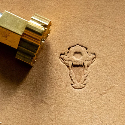 LT735 Crocodile Leather Stamping Tool for Professional Crafters – Skull Shape Crocodile 14x18mm (5/9" x 5/7")