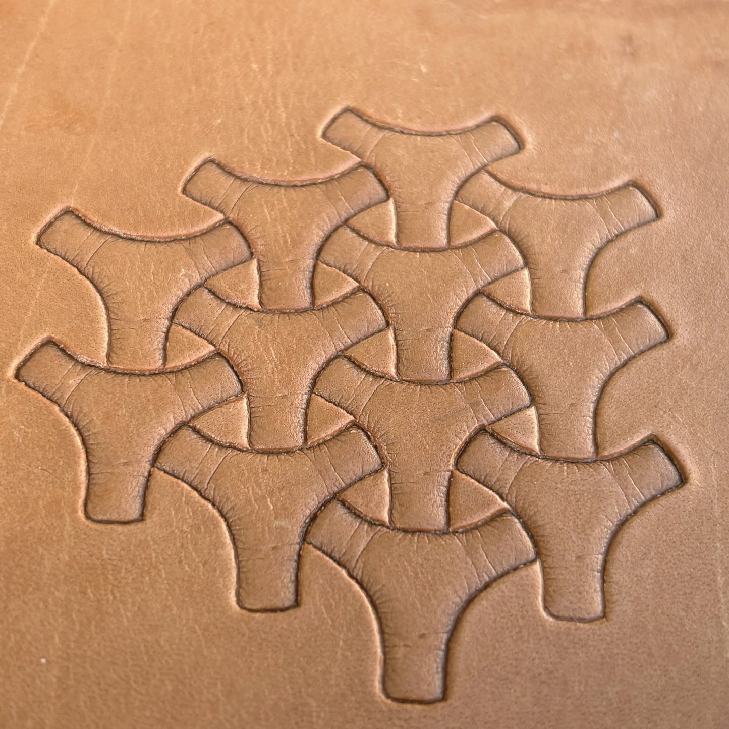 Interlocking Shapes leather stamp LT030 — pattern imprint on veg-tan leather