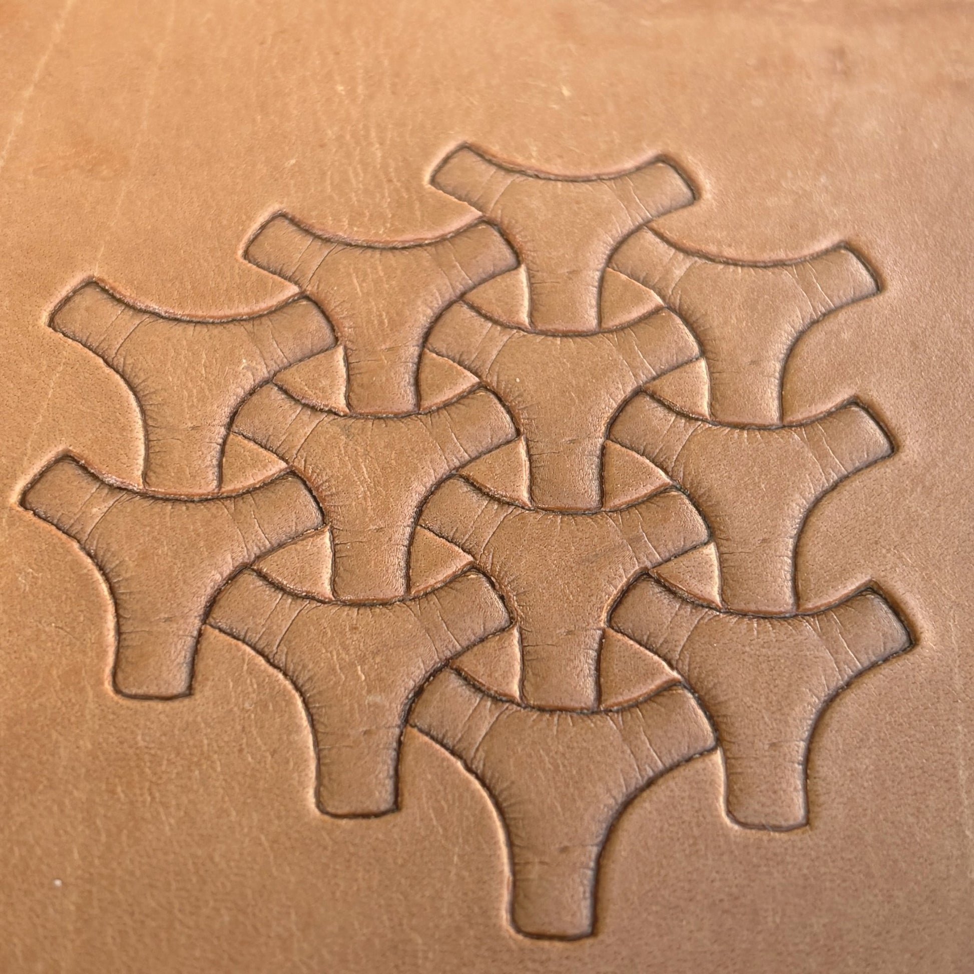 Interlocking Shapes leather stamp LT030 — pattern imprint on veg-tan leather