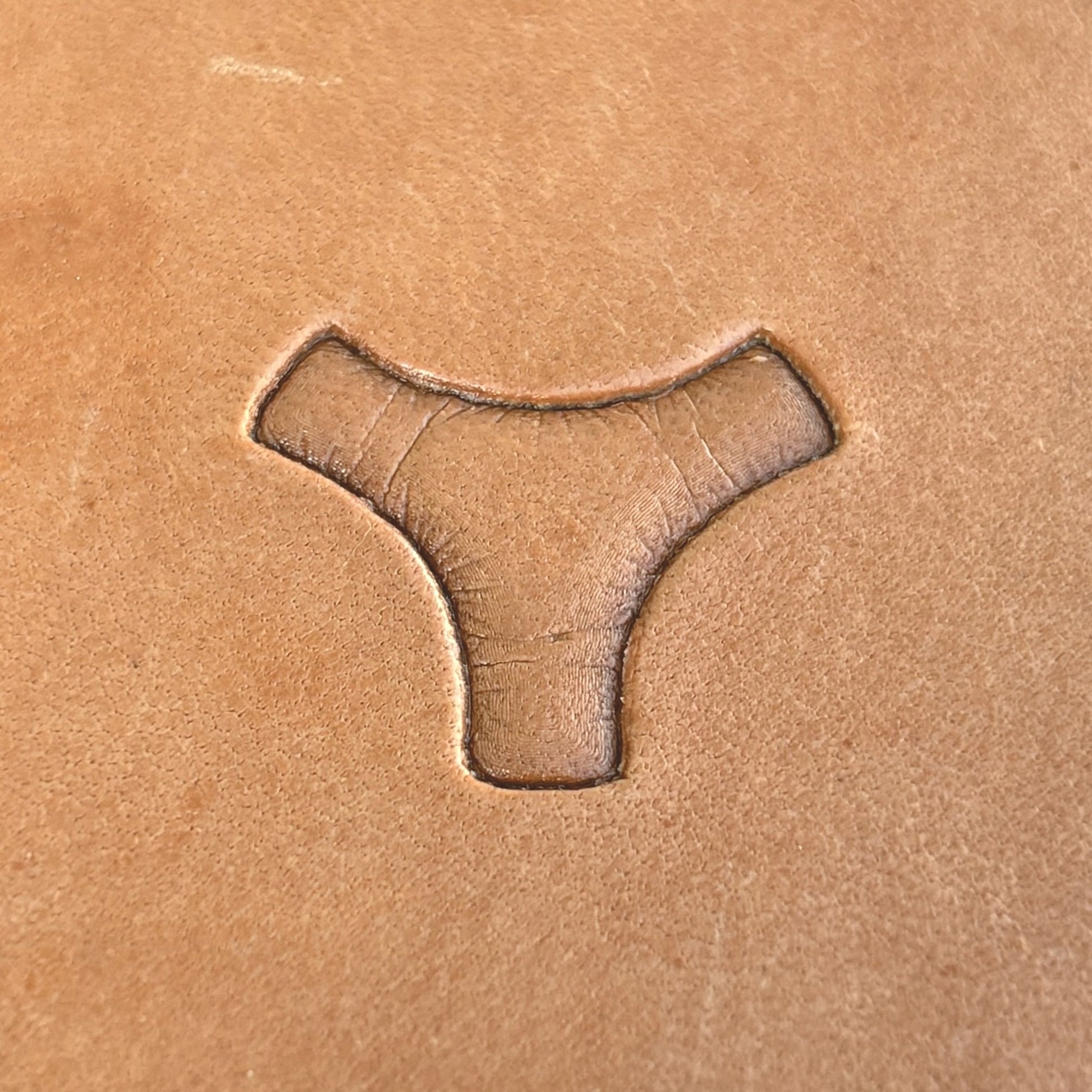 Interlocking Shapes leather stamp LT030 — single impression on veg-tan leather