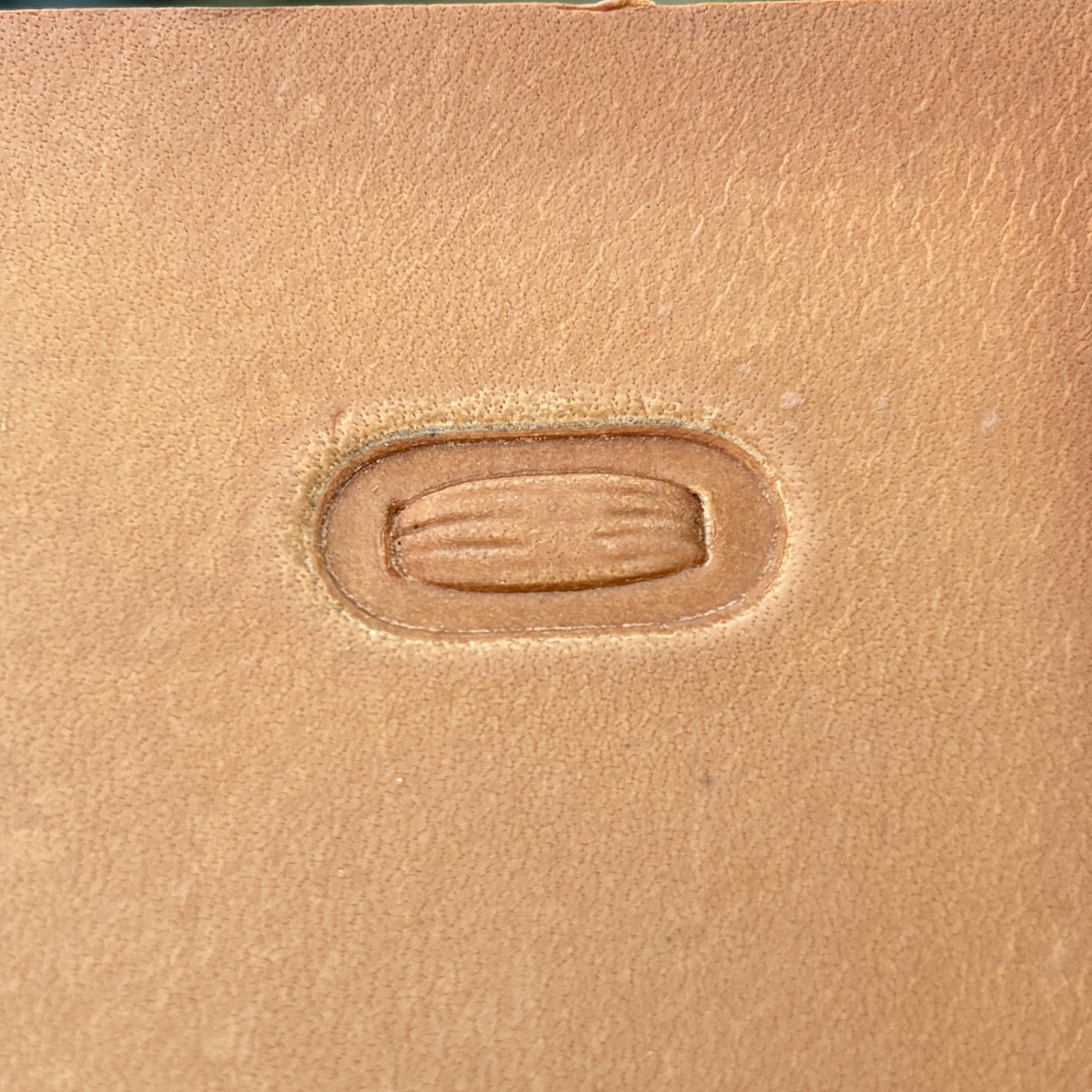 Oval Stitches leather stamp LT069 — single impression on veg-tan leather