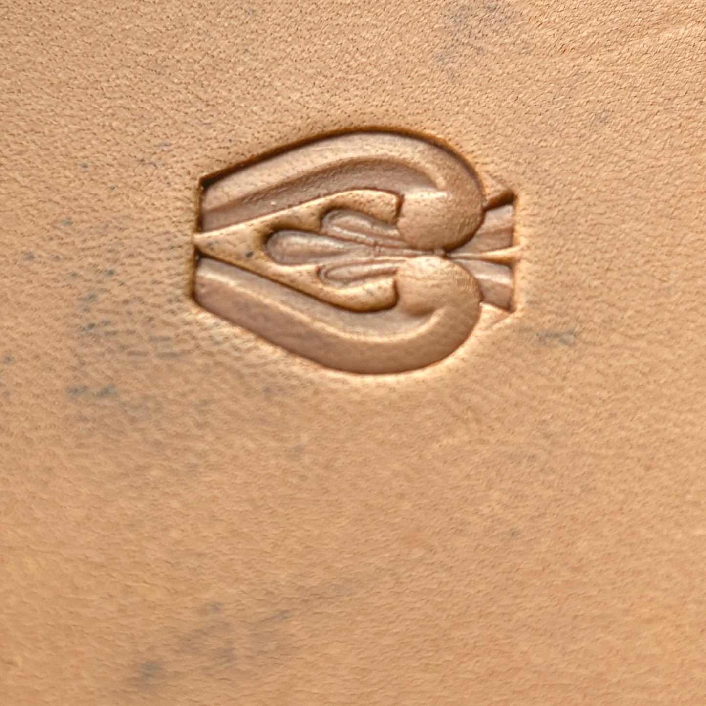 Heart leather stamp LT070 — single impression on veg-tan leather