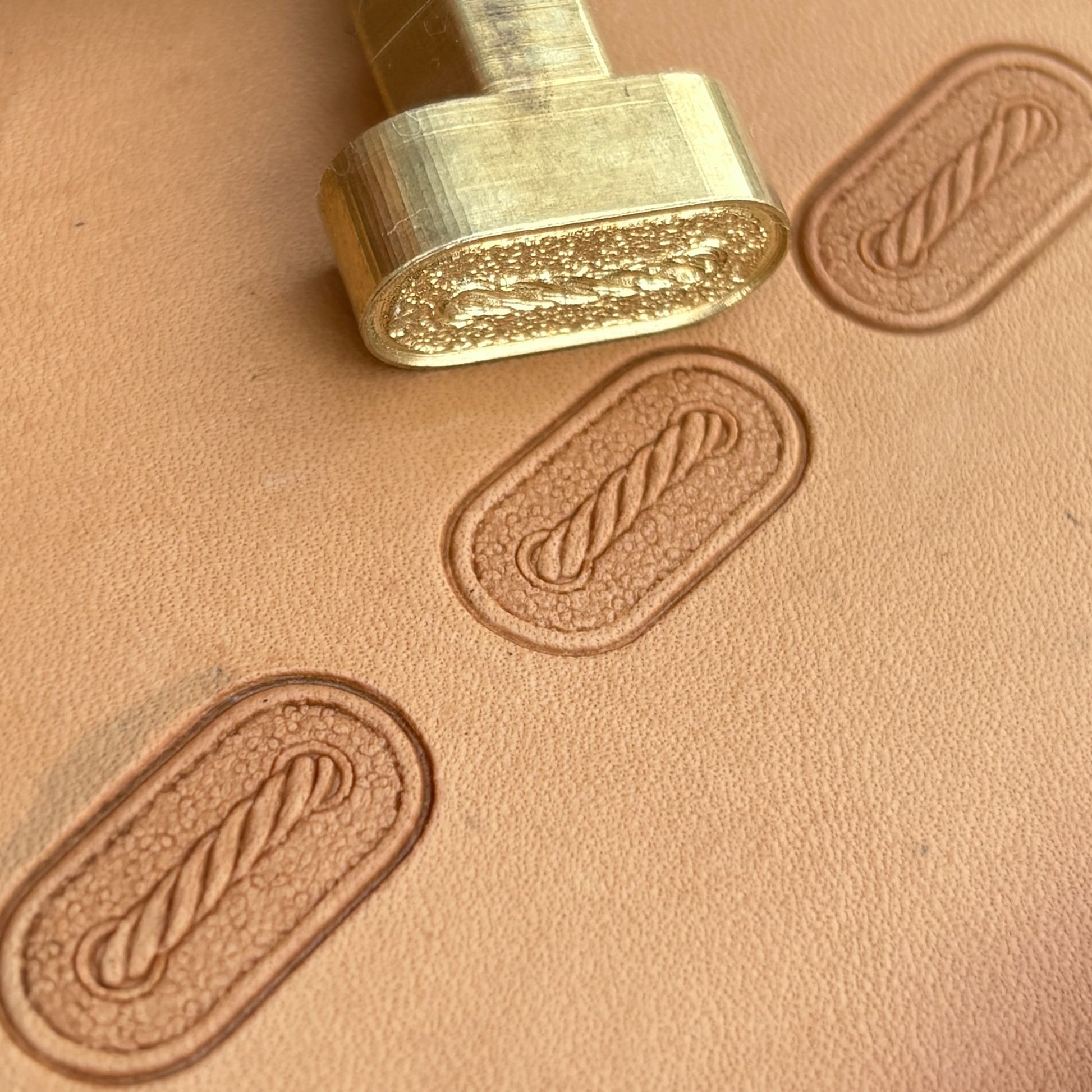 Rope Oval leather stamp LT074 — brass stamping tool with imprint on natural veg-tan leather