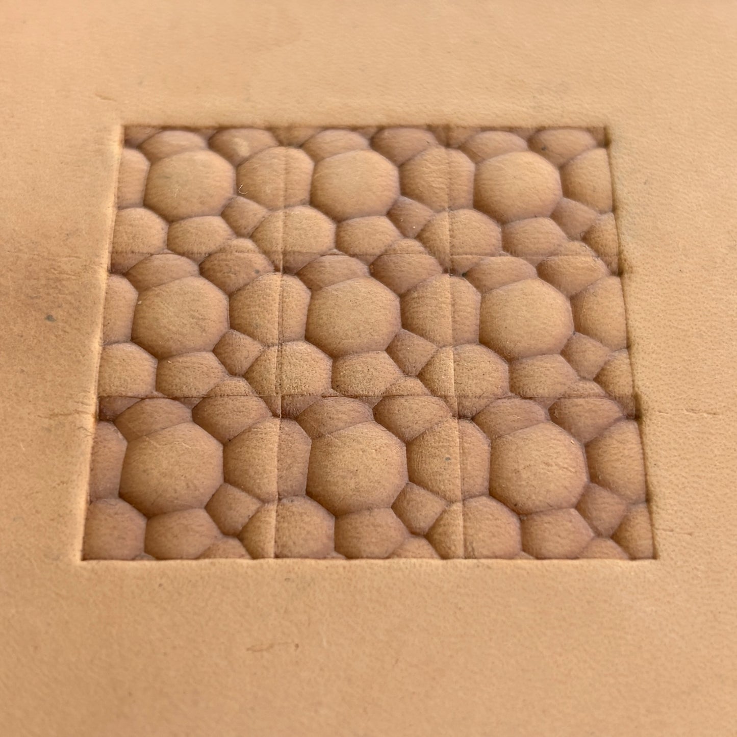 Bubble Style leather stamp LT084 — pattern imprint on veg-tan leather