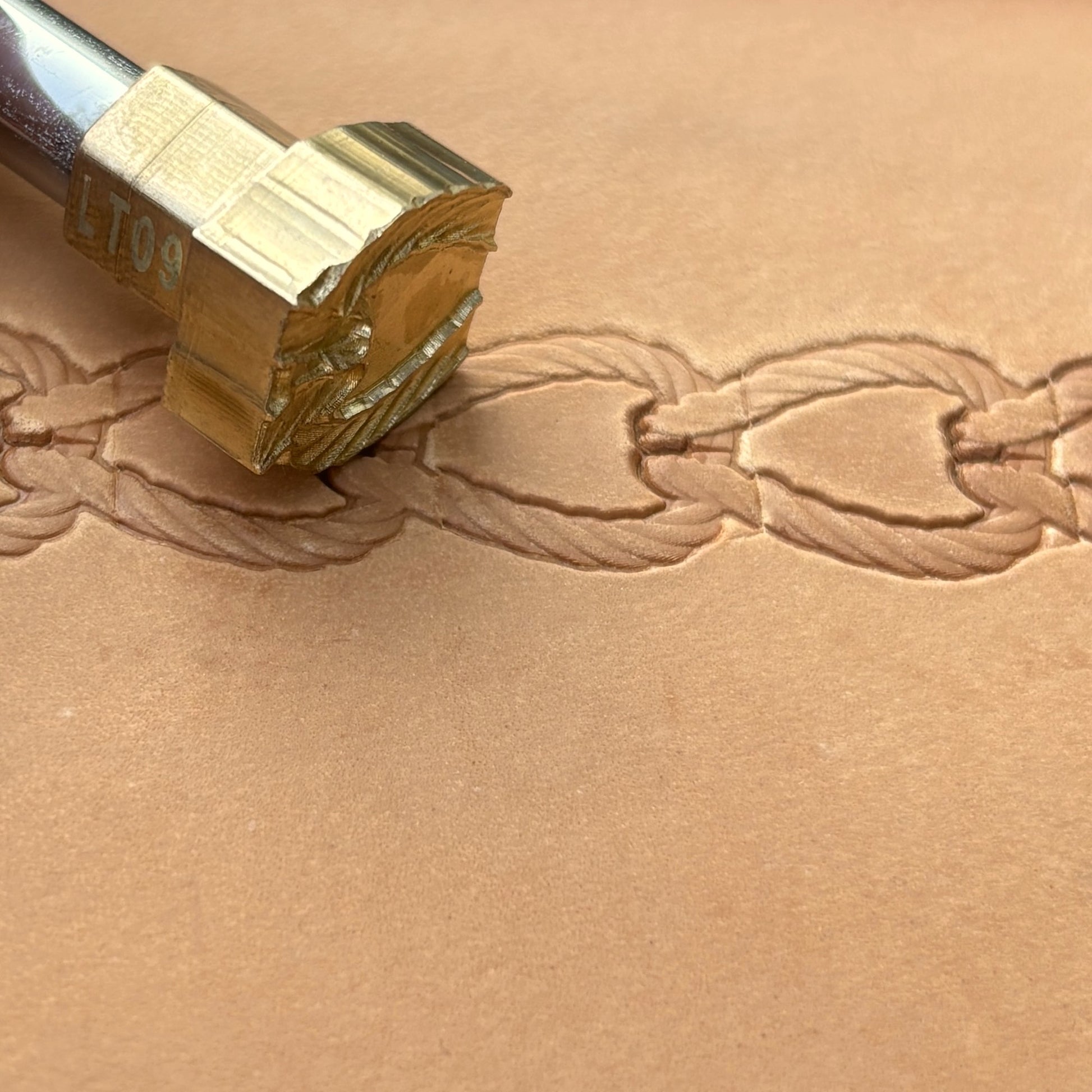Rope Chain leather stamp LT099 — brass stamping tool with imprint on natural veg-tan leather