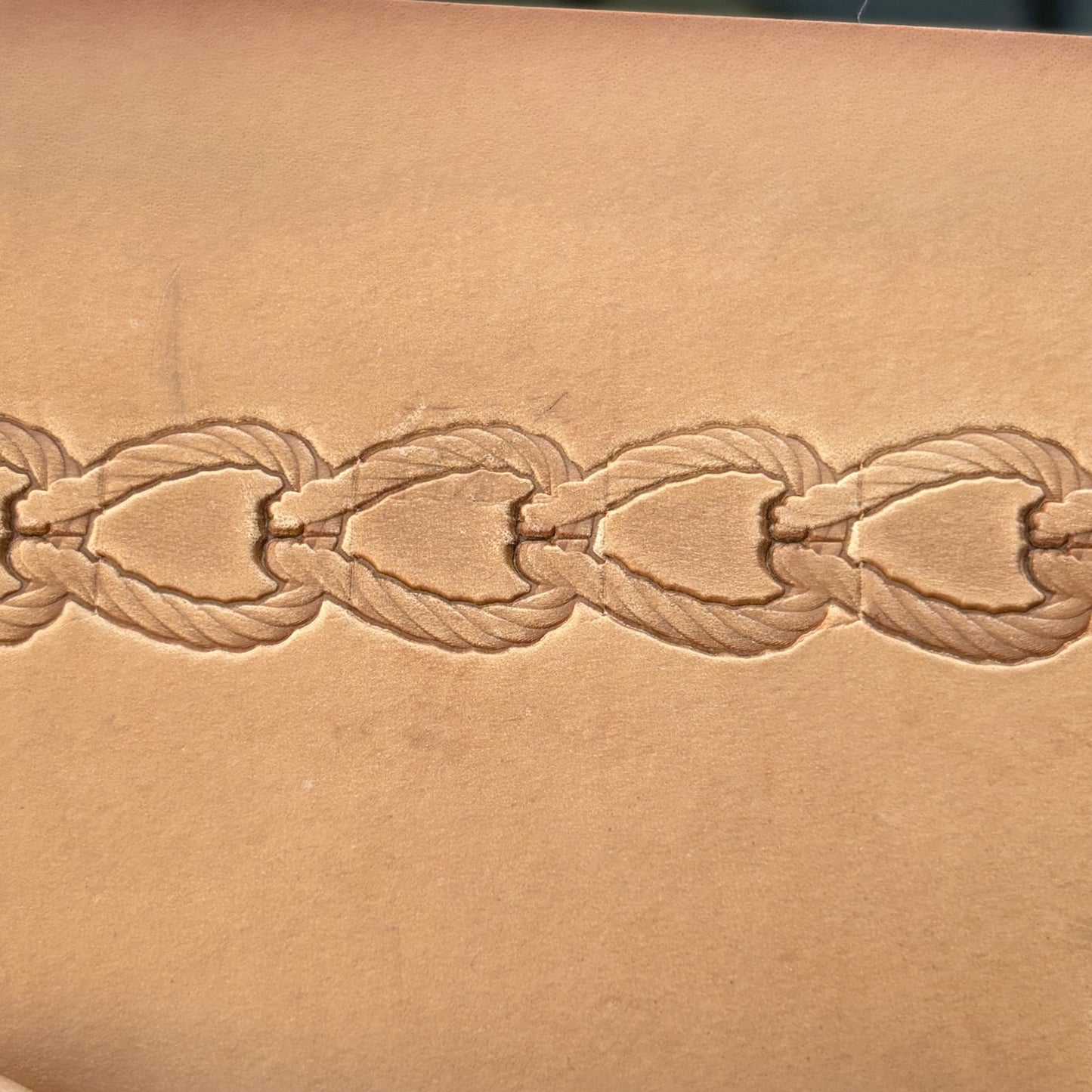 Rope Chain leather stamp LT099 — pattern imprint on veg-tan leather