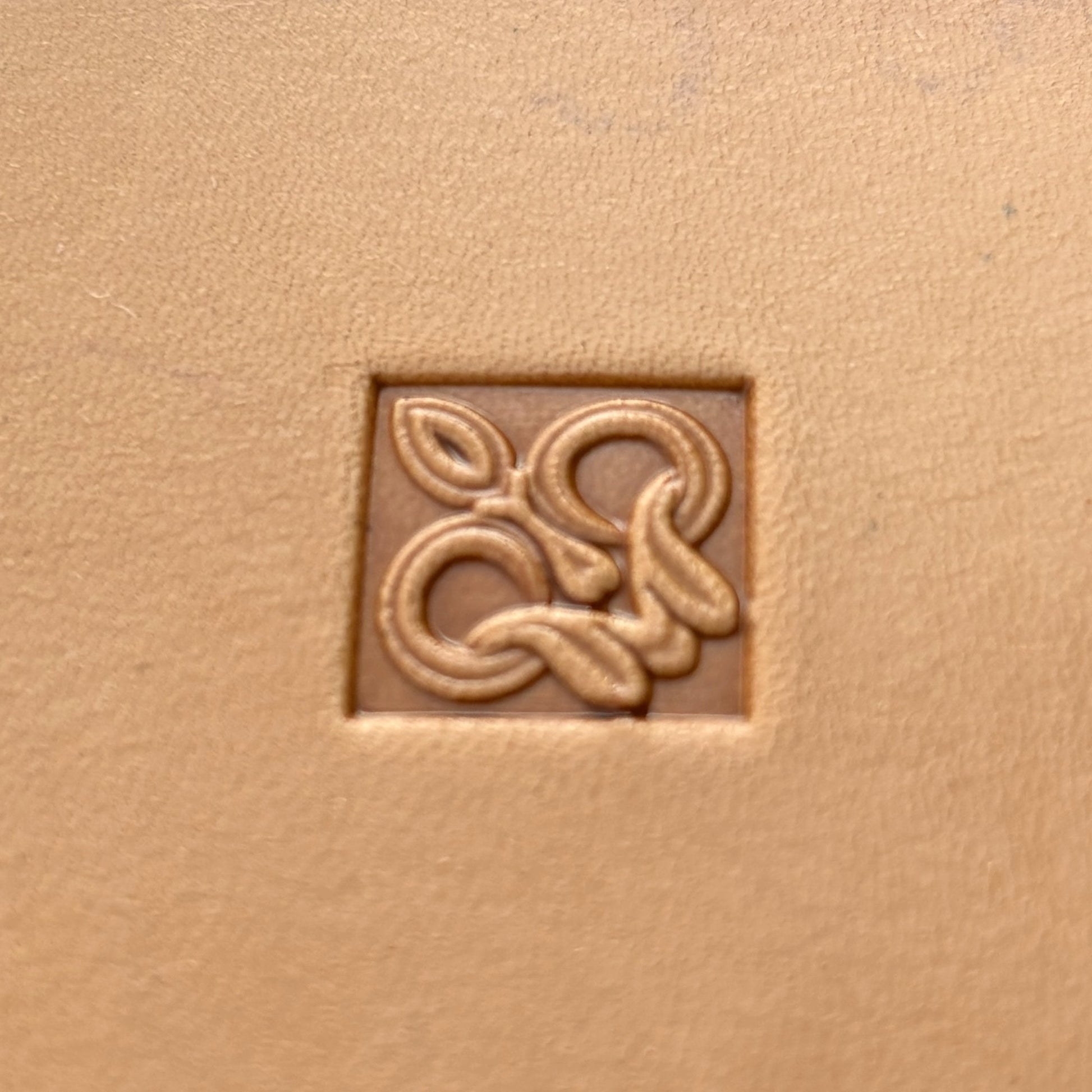 Ornamental leather stamp LT121 — pattern imprint on veg-tan leather