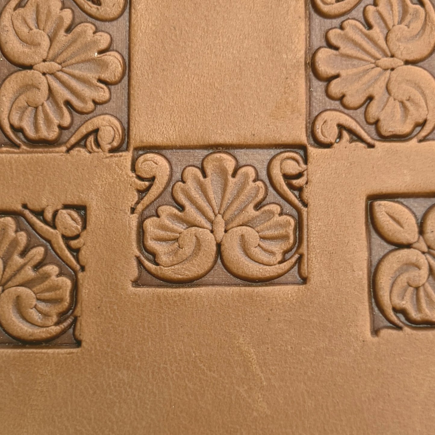 Flower leather stamp LT157 — single impression on veg-tan leather