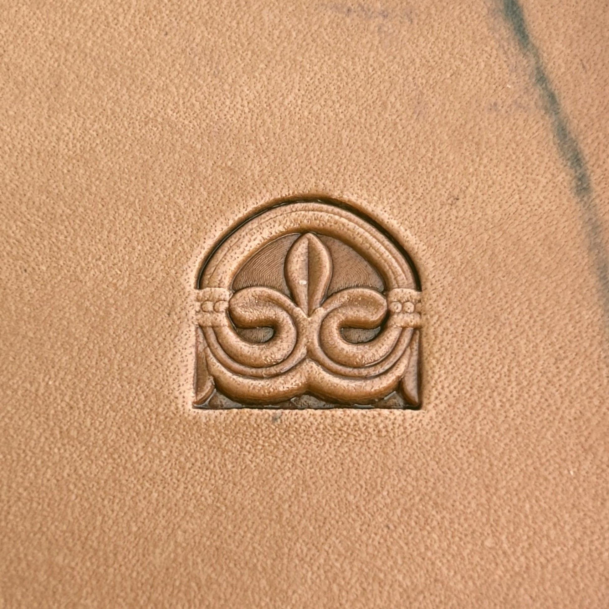 Leaf leather stamp LT158 — pattern imprint on veg-tan leather
