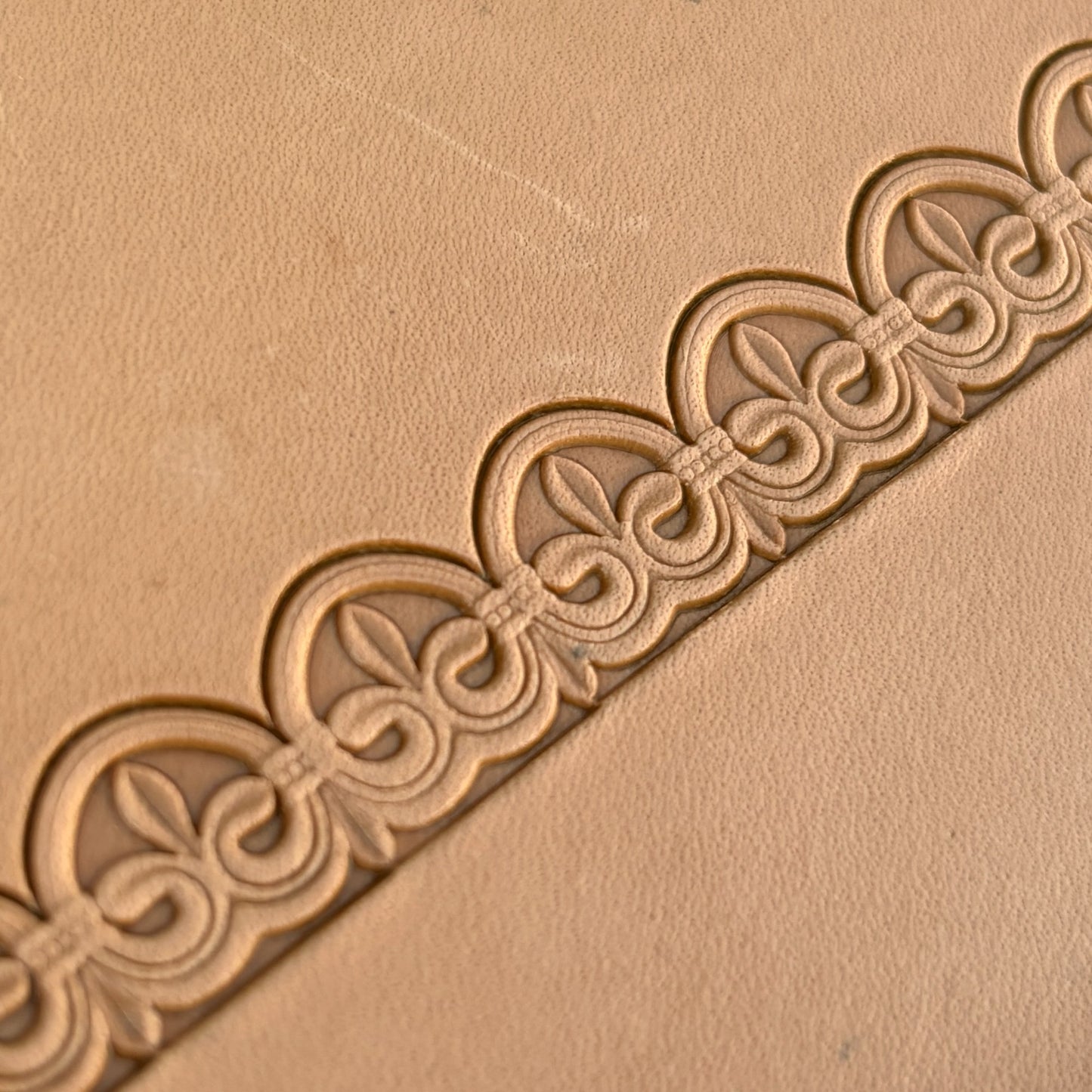 Leaf leather stamp LT158 — single impression on veg-tan leather