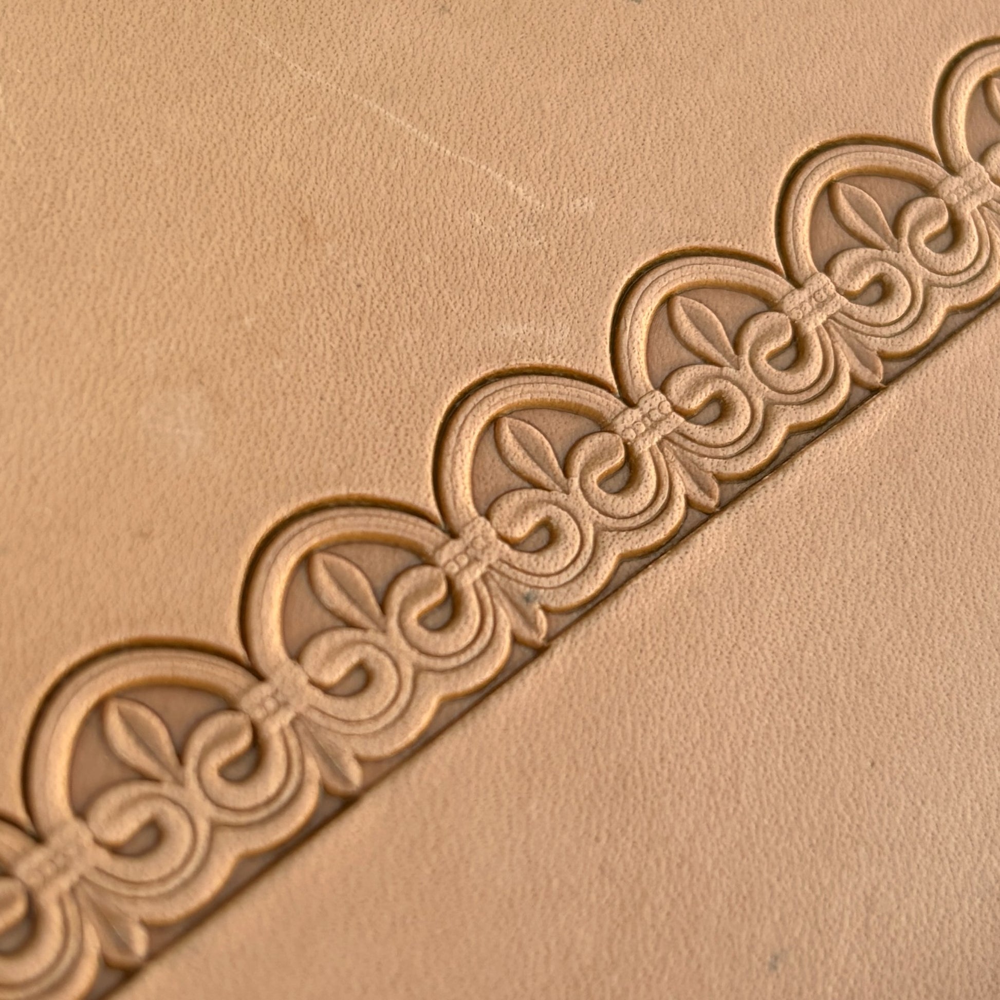 Leaf leather stamp LT158 — single impression on veg-tan leather