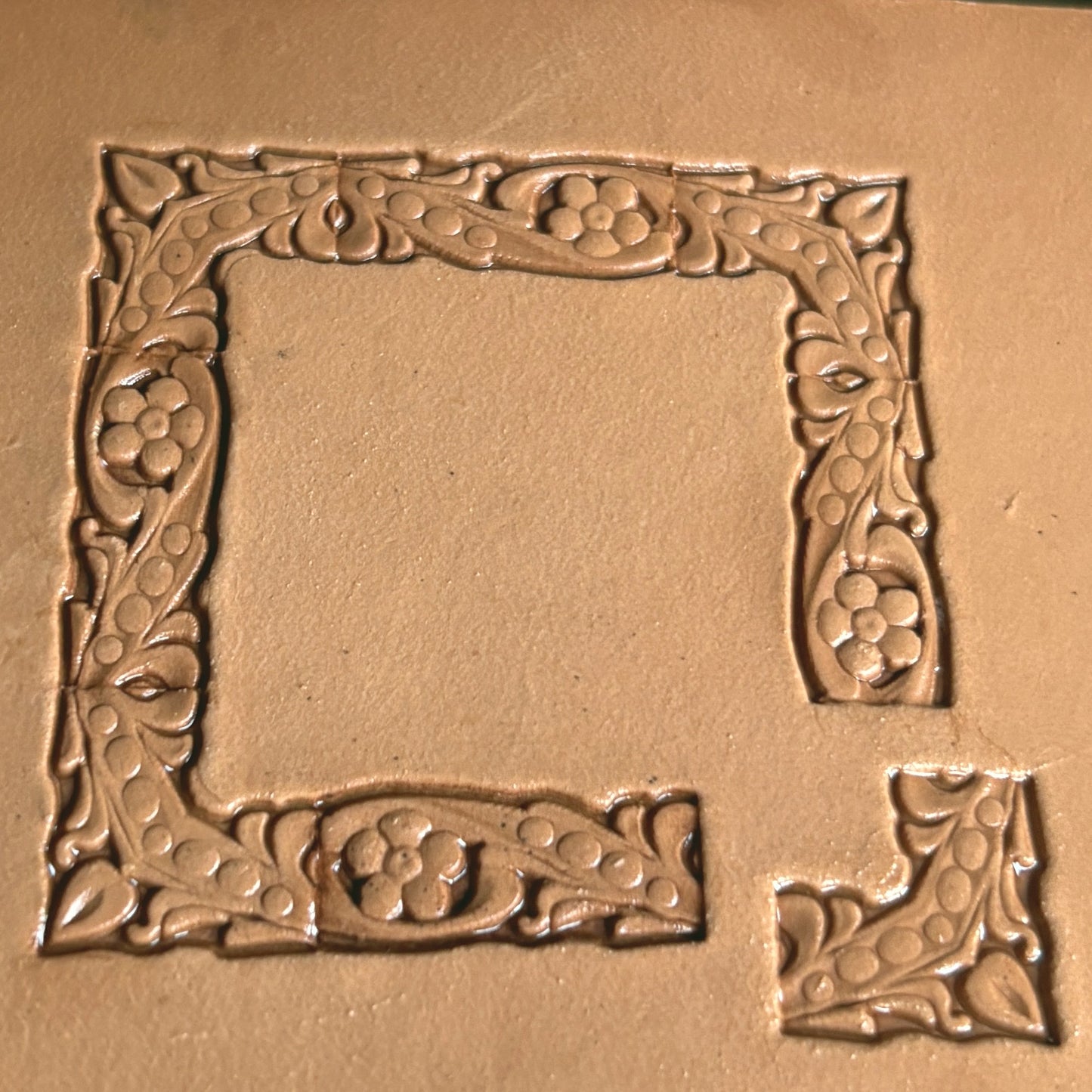 Flower leather stamp LT180 — pattern imprint on veg-tan leather