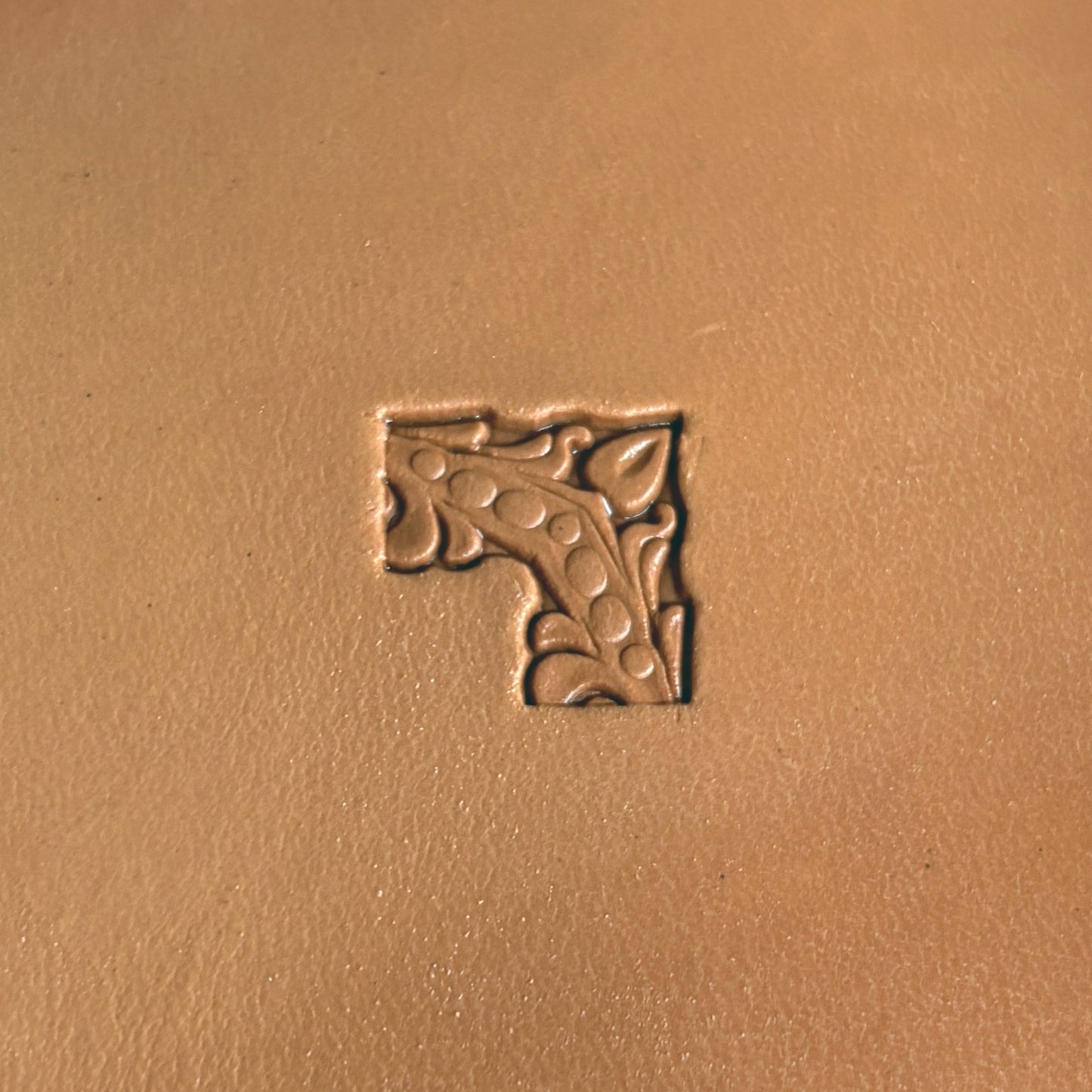Flower leather stamp LT180 — pattern imprint on veg-tan leather