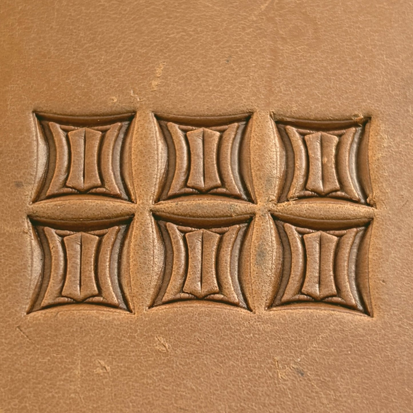 Curved Lines Geometric leather stamp LT218 — pattern imprint on veg-tan leather