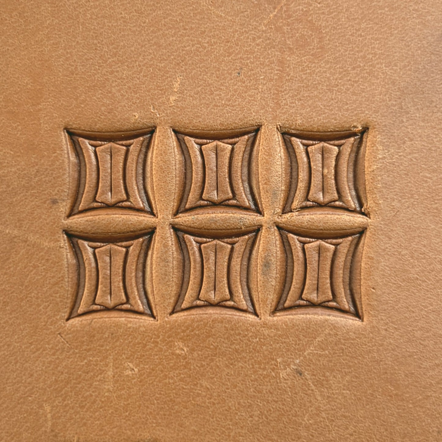 Curved Lines Geometric leather stamp LT218 — pattern imprint on veg-tan leather