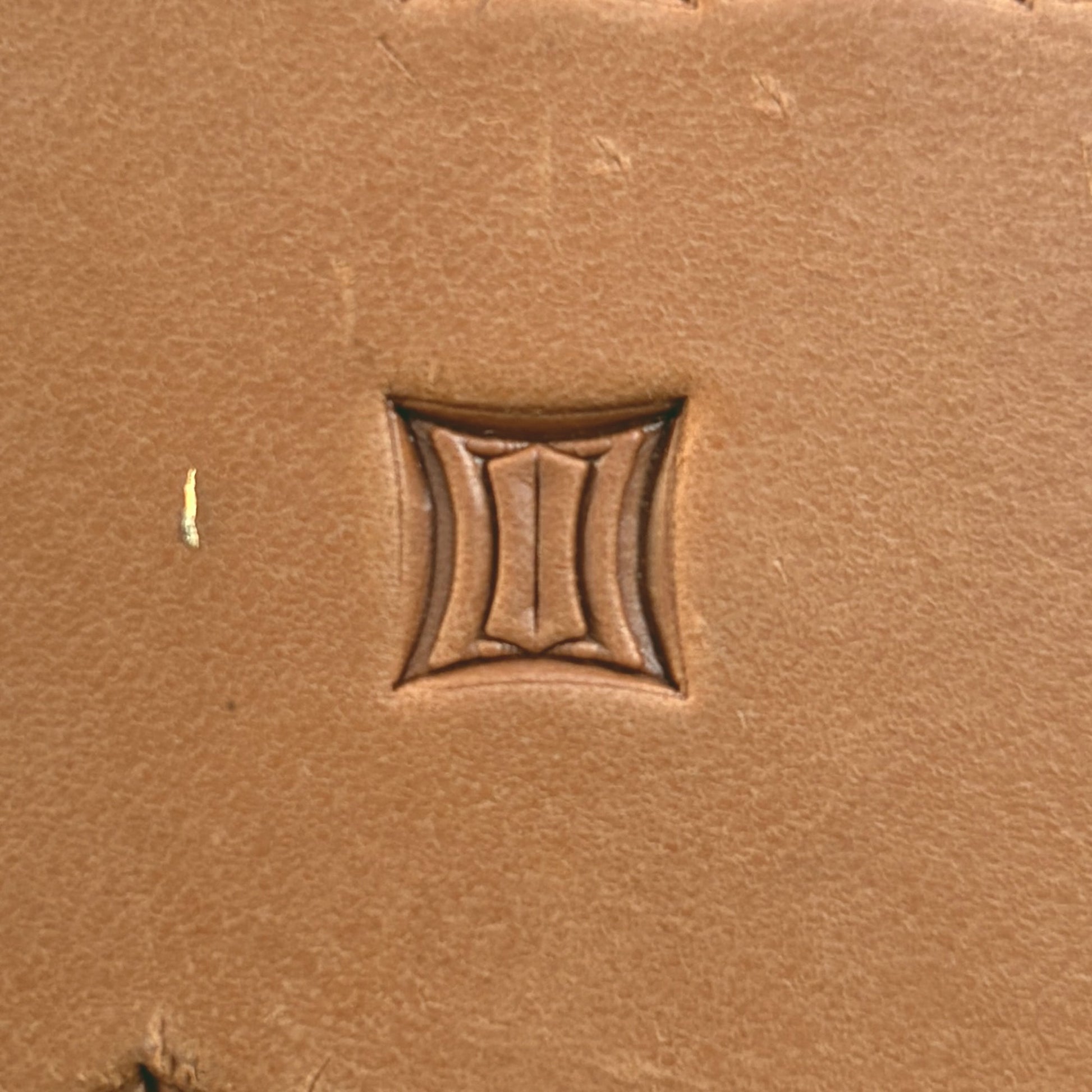 Curved Lines Geometric leather stamp LT218 — single impression on veg-tan leather