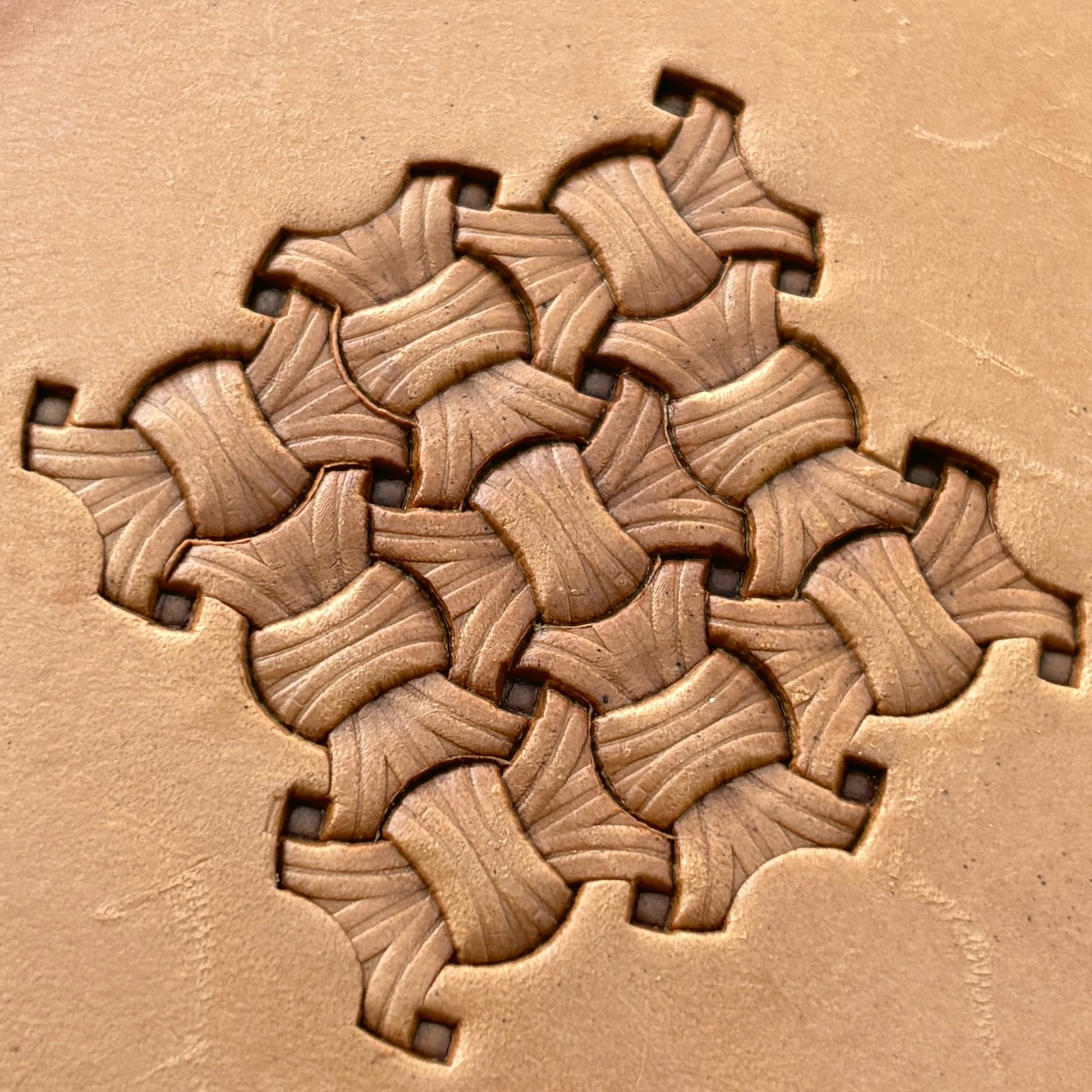 Interlocking Design leather stamp LT229 — pattern imprint on veg-tan leather
