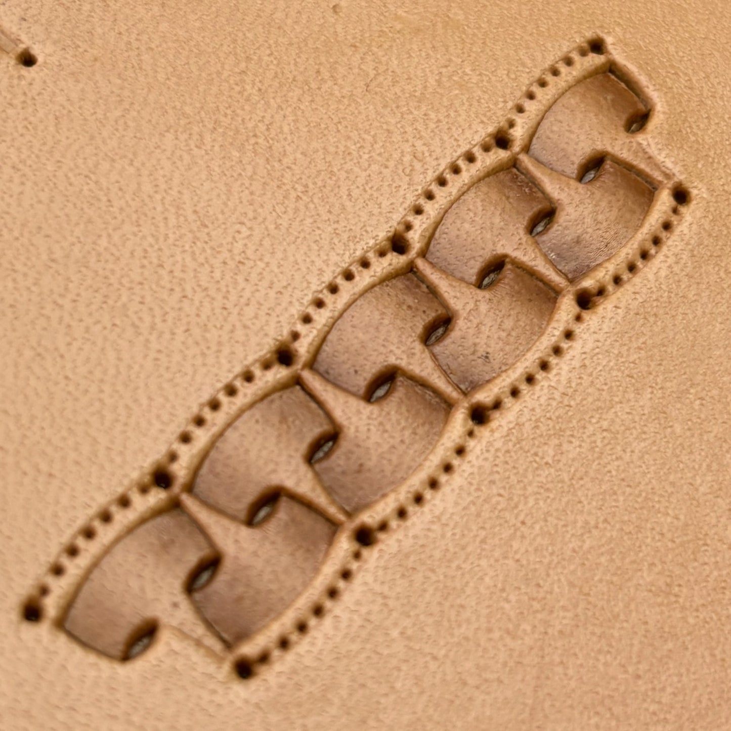 Chain Border leather stamp LT272 — pattern imprint on veg-tan leather