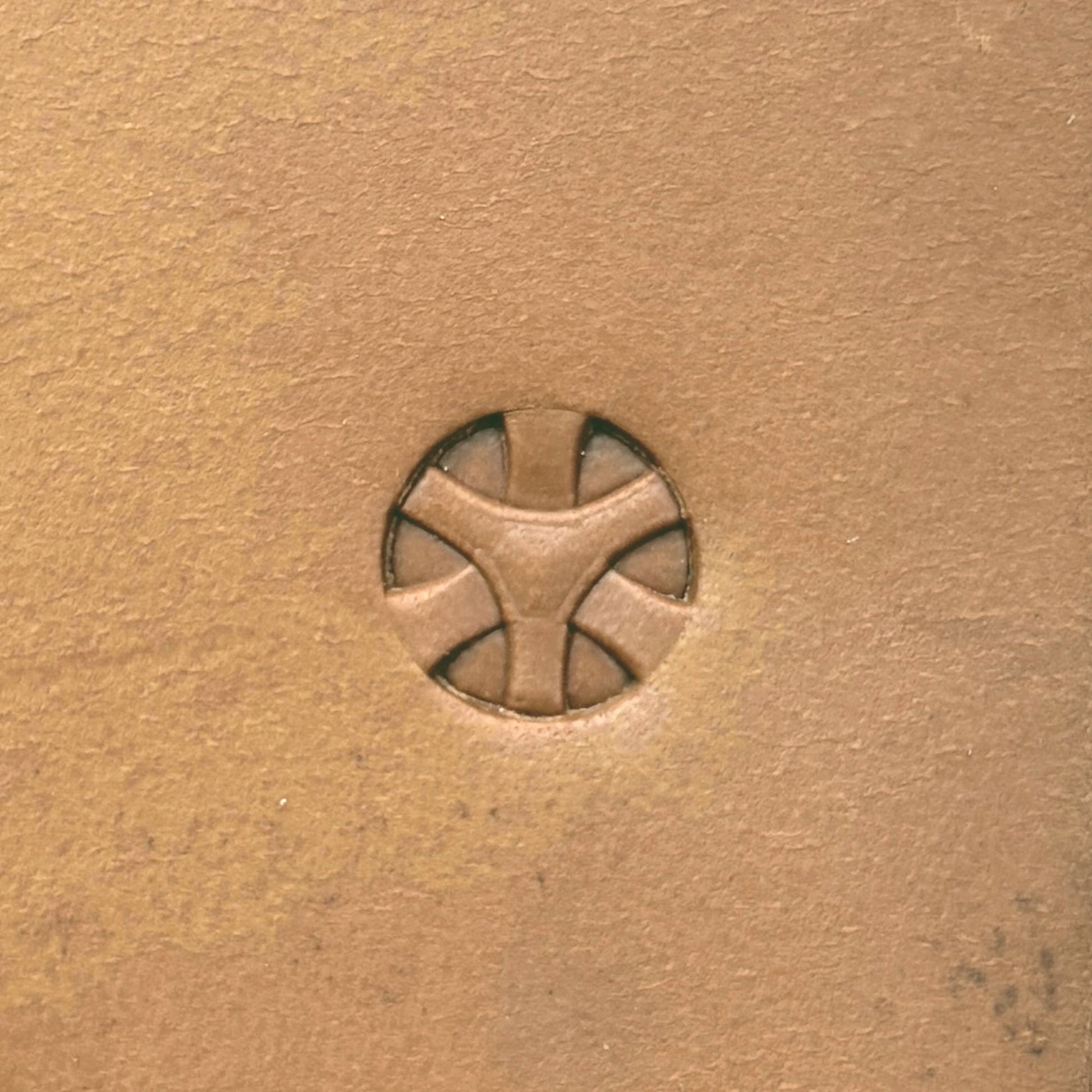 Tri leather stamp LT301 — pattern imprint on veg-tan leather