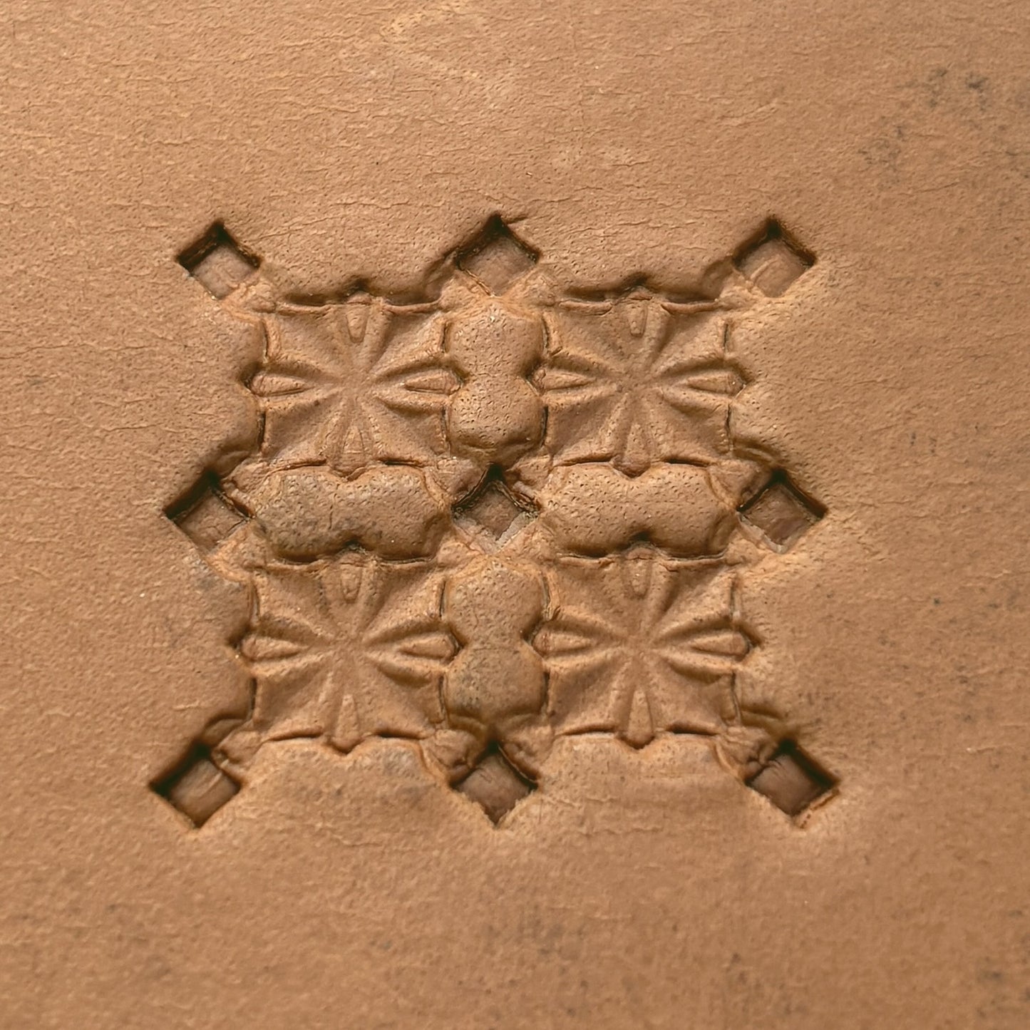 Star Center Geometric leather stamp LT304 — pattern imprint on veg-tan leather