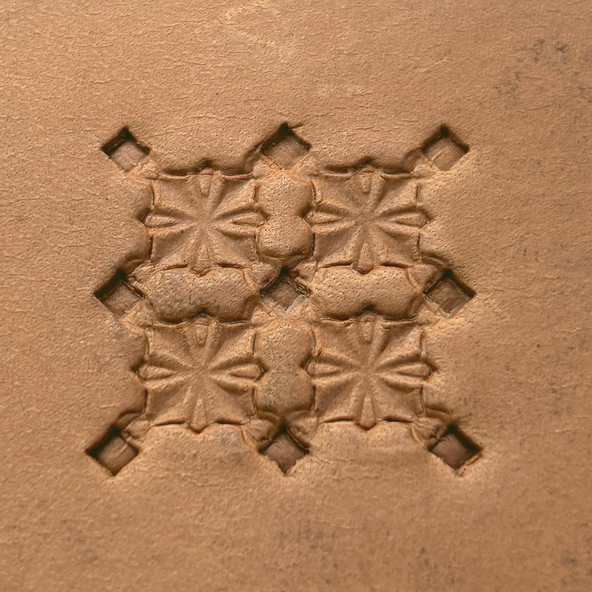 Star Center Geometric leather stamp LT304 — pattern imprint on veg-tan leather