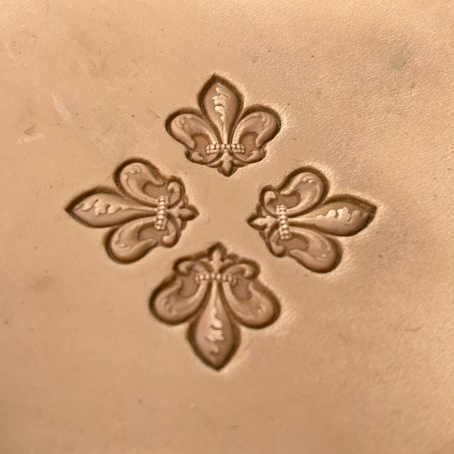 Fleur leather stamp LT332 — pattern imprint on veg-tan leather