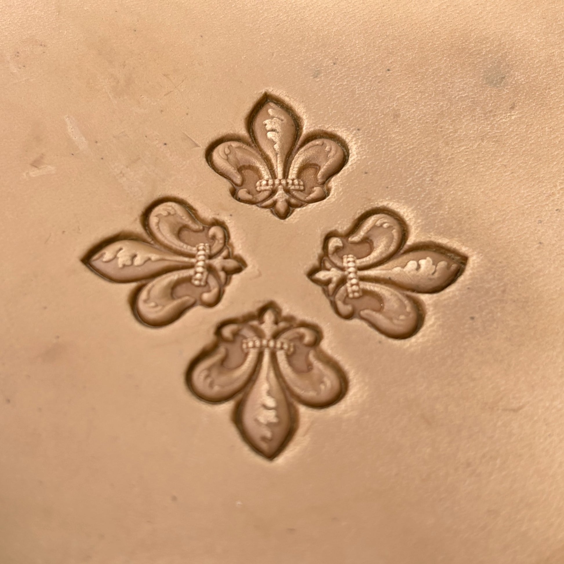 Fleur leather stamp LT332 — pattern imprint on veg-tan leather