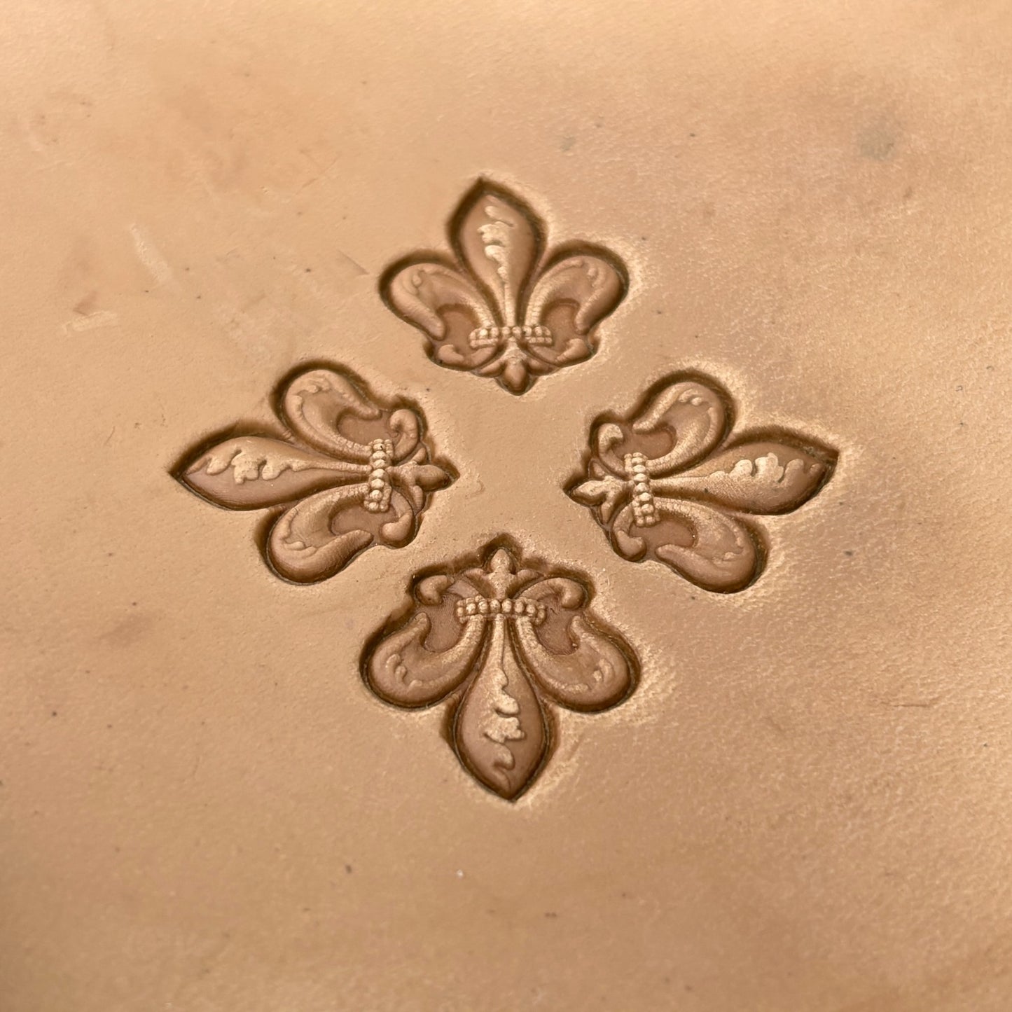 Fleur leather stamp LT332 — pattern imprint on veg-tan leather