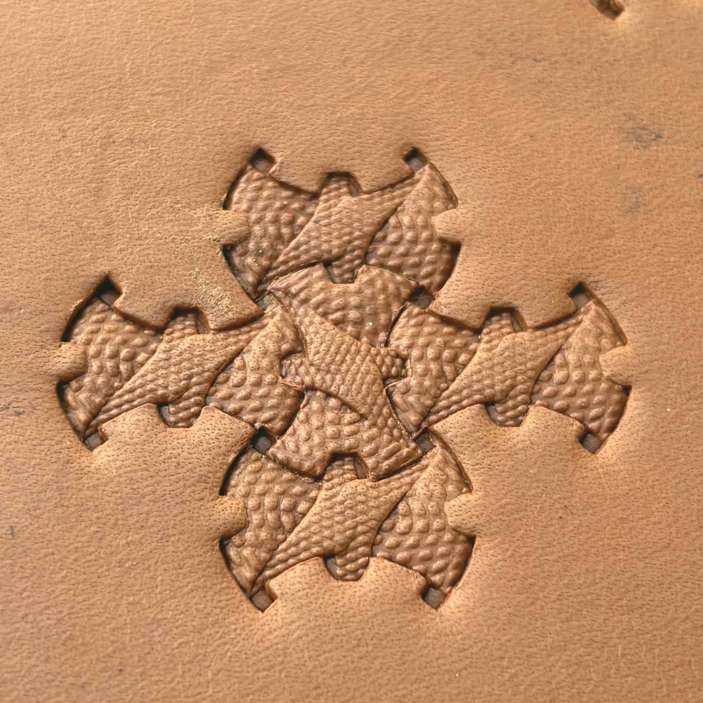 Rough Scales leather stamp LT372 — pattern imprint on veg-tan leather