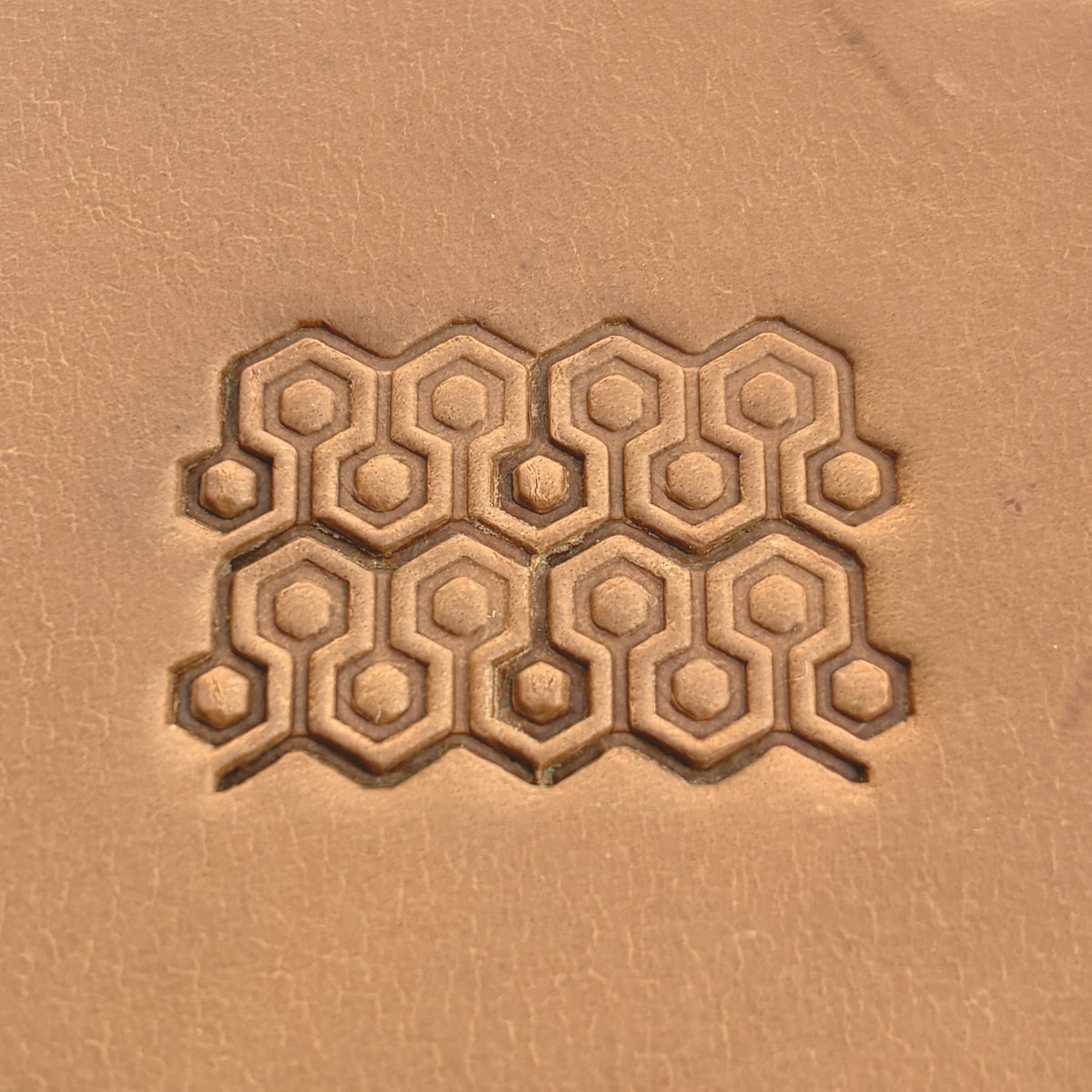 Honeycomb Lattice leather stamp LT400 — pattern imprint on veg-tan leather