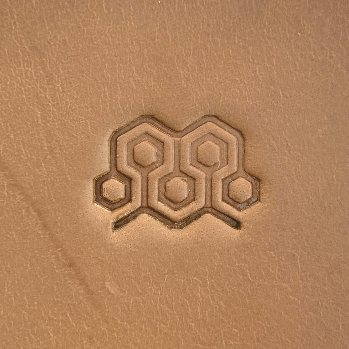 Honeycomb Lattice leather stamp LT400 — single impression on veg-tan leather