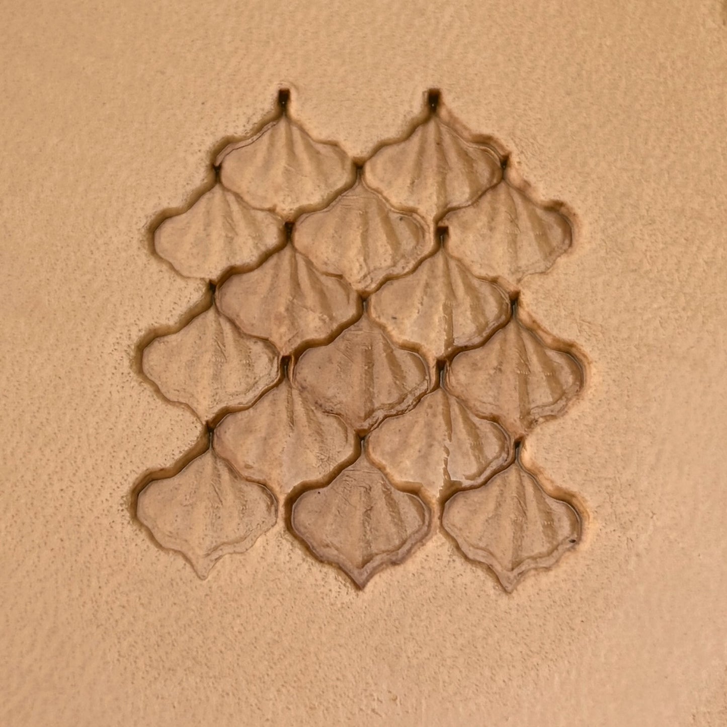 Cluster Leaf leather stamp LT409 — pattern imprint on veg-tan leather