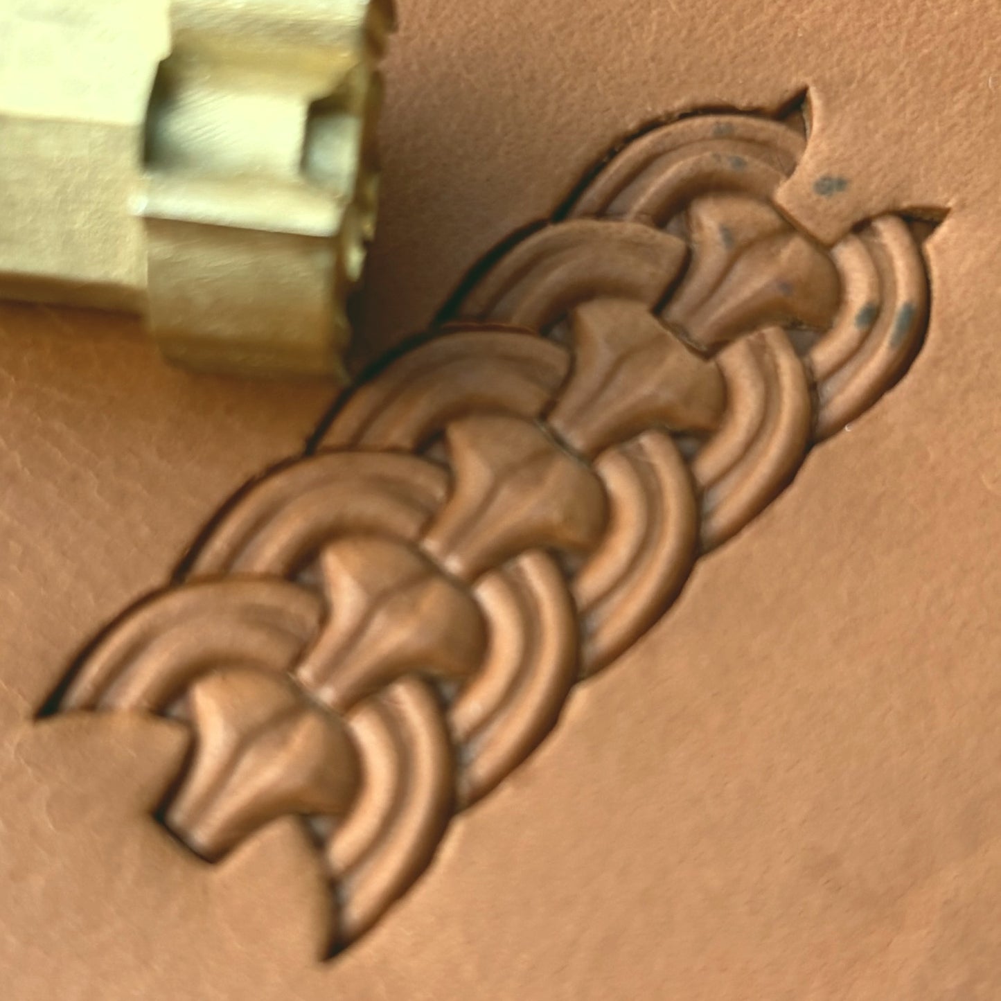 Curved Links Basket Weave leather stamp LT420 — brass stamping tool with imprint on natural veg-tan leather