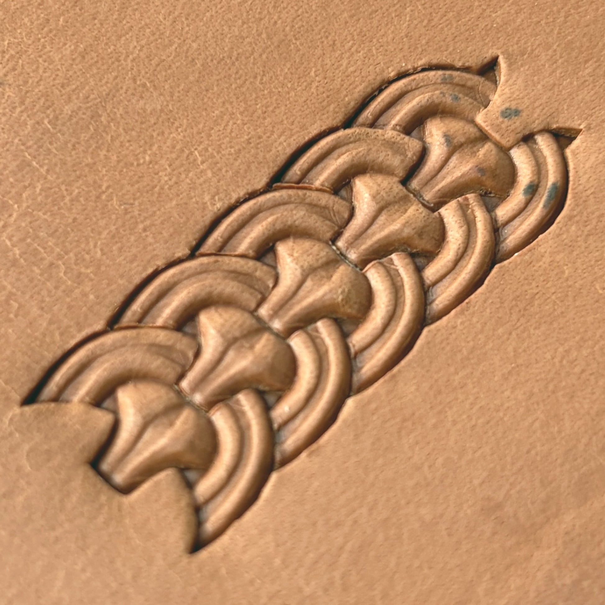 Curved Links Basket Weave leather stamp LT420 — pattern imprint on veg-tan leather