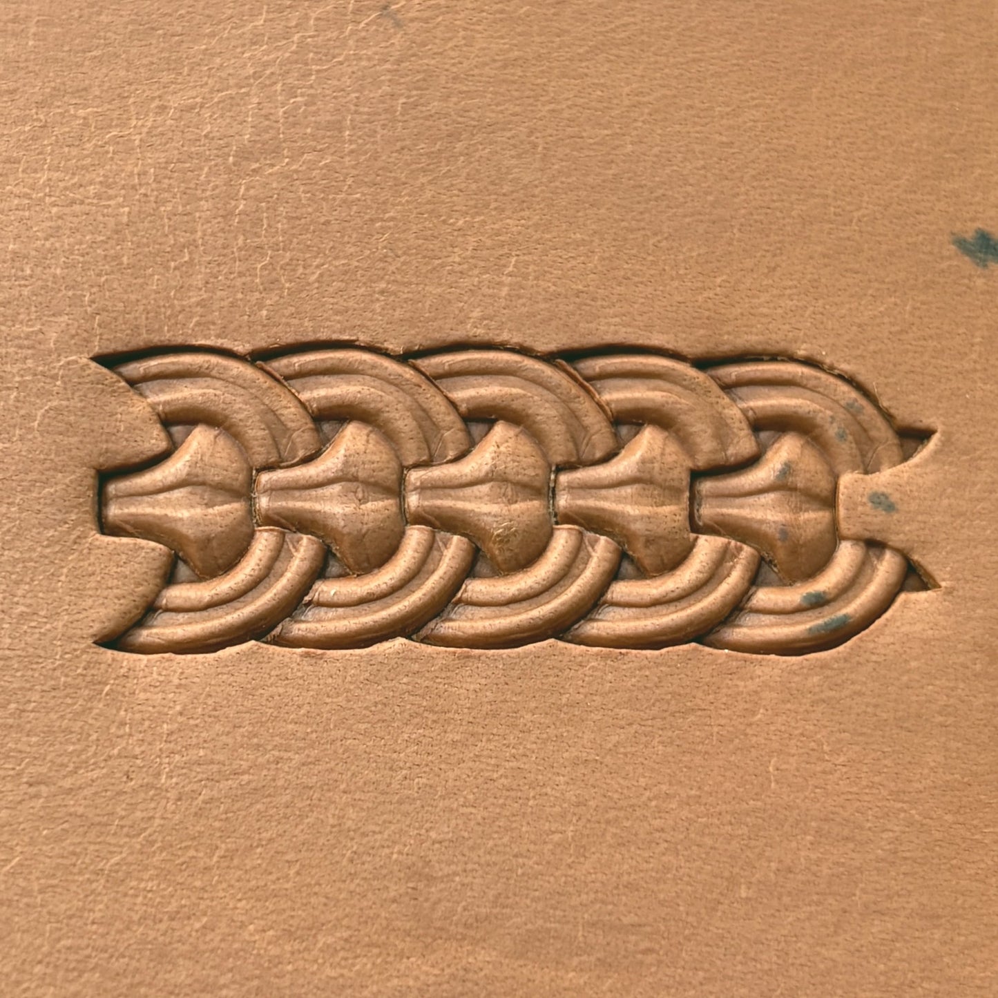 Curved Links Basket Weave leather stamp LT420 — pattern imprint on veg-tan leather