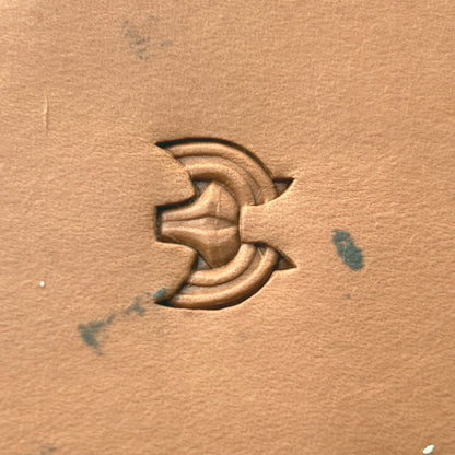 Curved Links Basket Weave leather stamp LT420 — single impression on veg-tan leather
