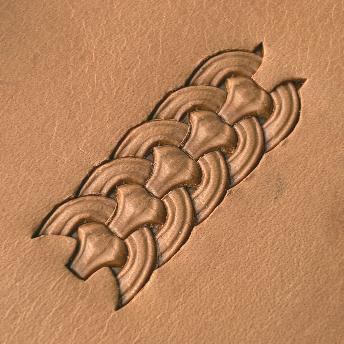 Chain Link Basket Weave leather stamp LT421 — pattern imprint on veg-tan leather