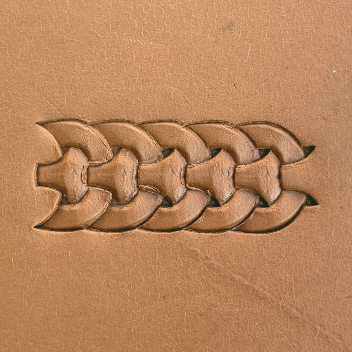 Chain Link Basket Weave leather stamp LT422 — pattern imprint on veg-tan leather