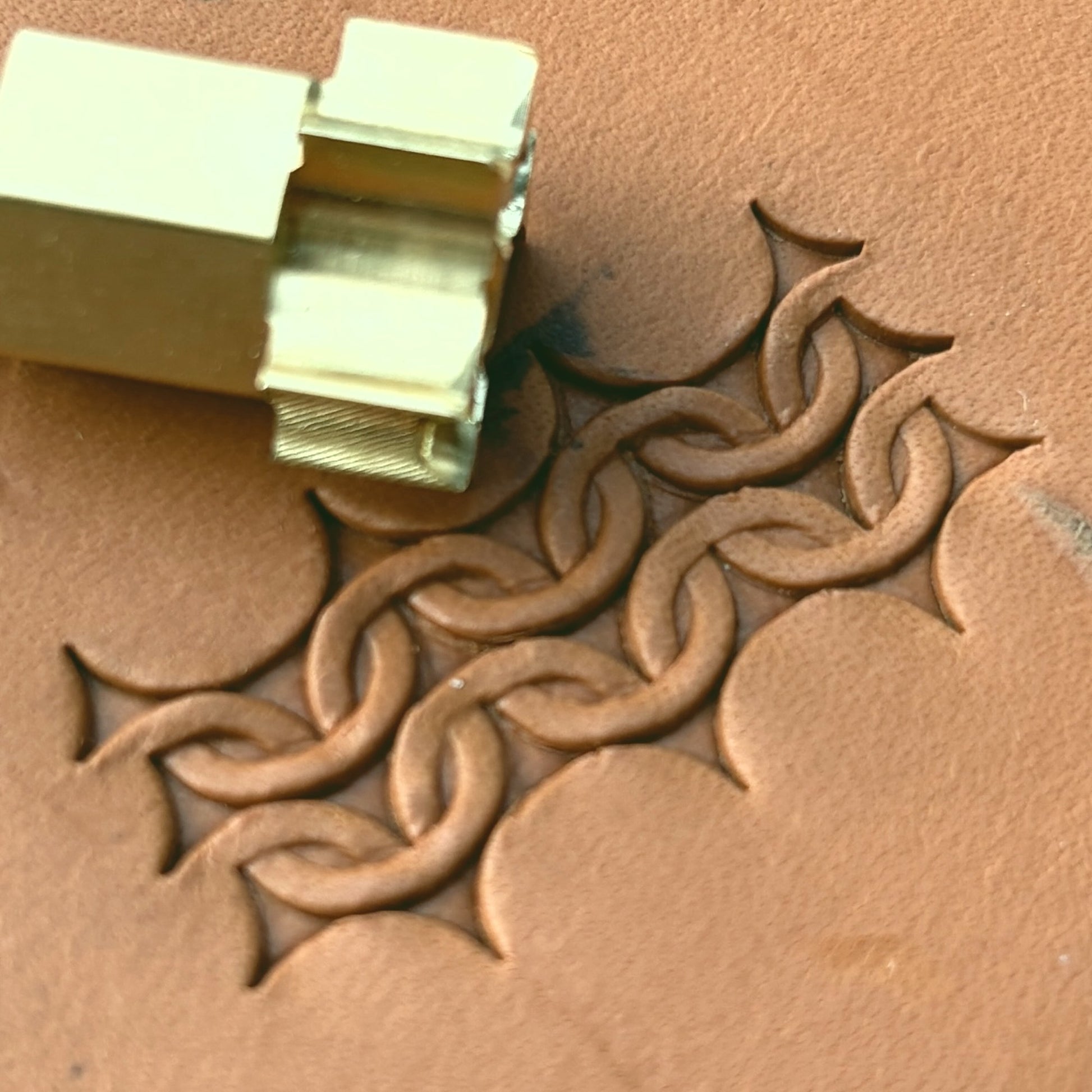 Interlaced Chain leather stamp LT505 — brass stamping tool with imprint on natural veg-tan leather